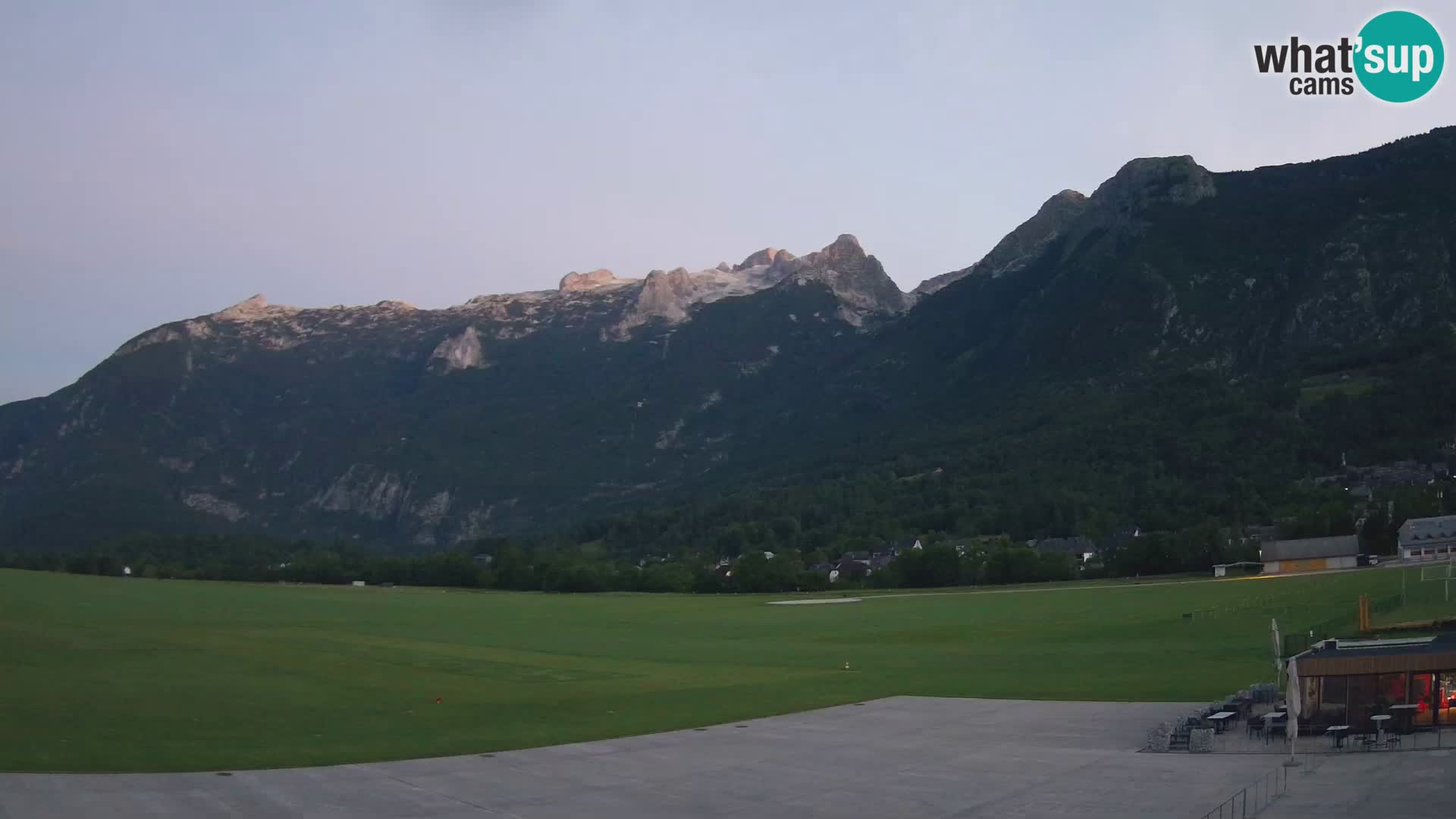 Web kamera uživo Zračna luka Bovec – Pogled na Kanin