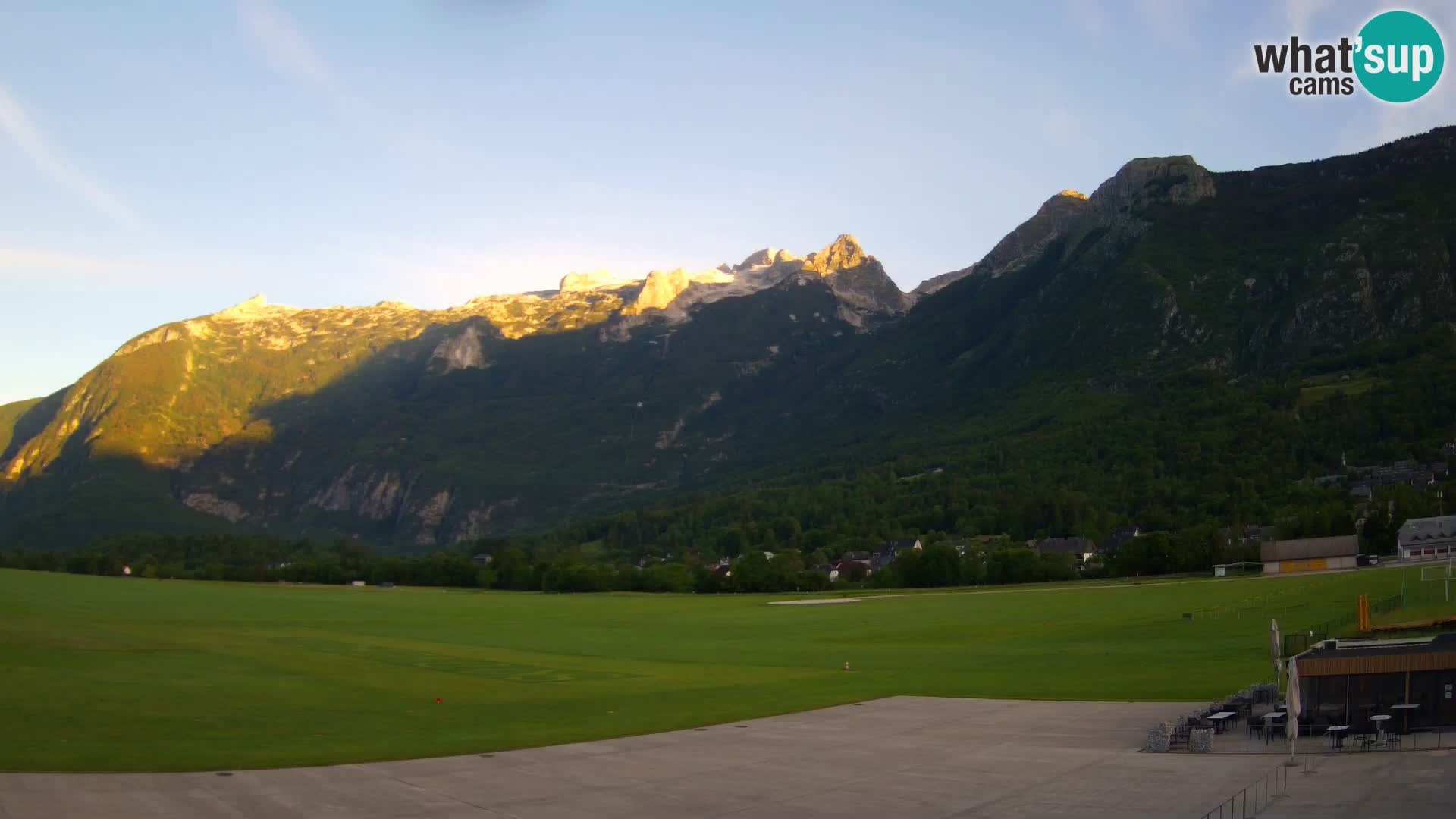 Web kamera uživo Zračna luka Bovec – Pogled na Kanin