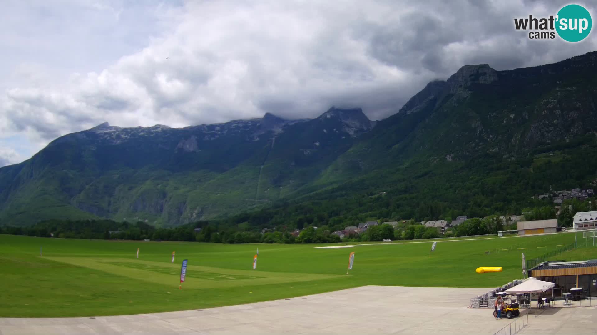 Cámara web en vivo Aeropuerto de Bovec – Vista a Kanin