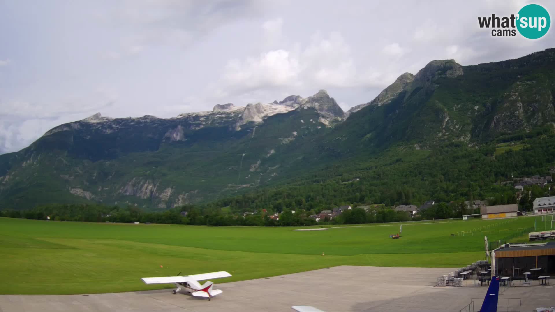 Web kamera uživo Zračna luka Bovec – Pogled na Kanin
