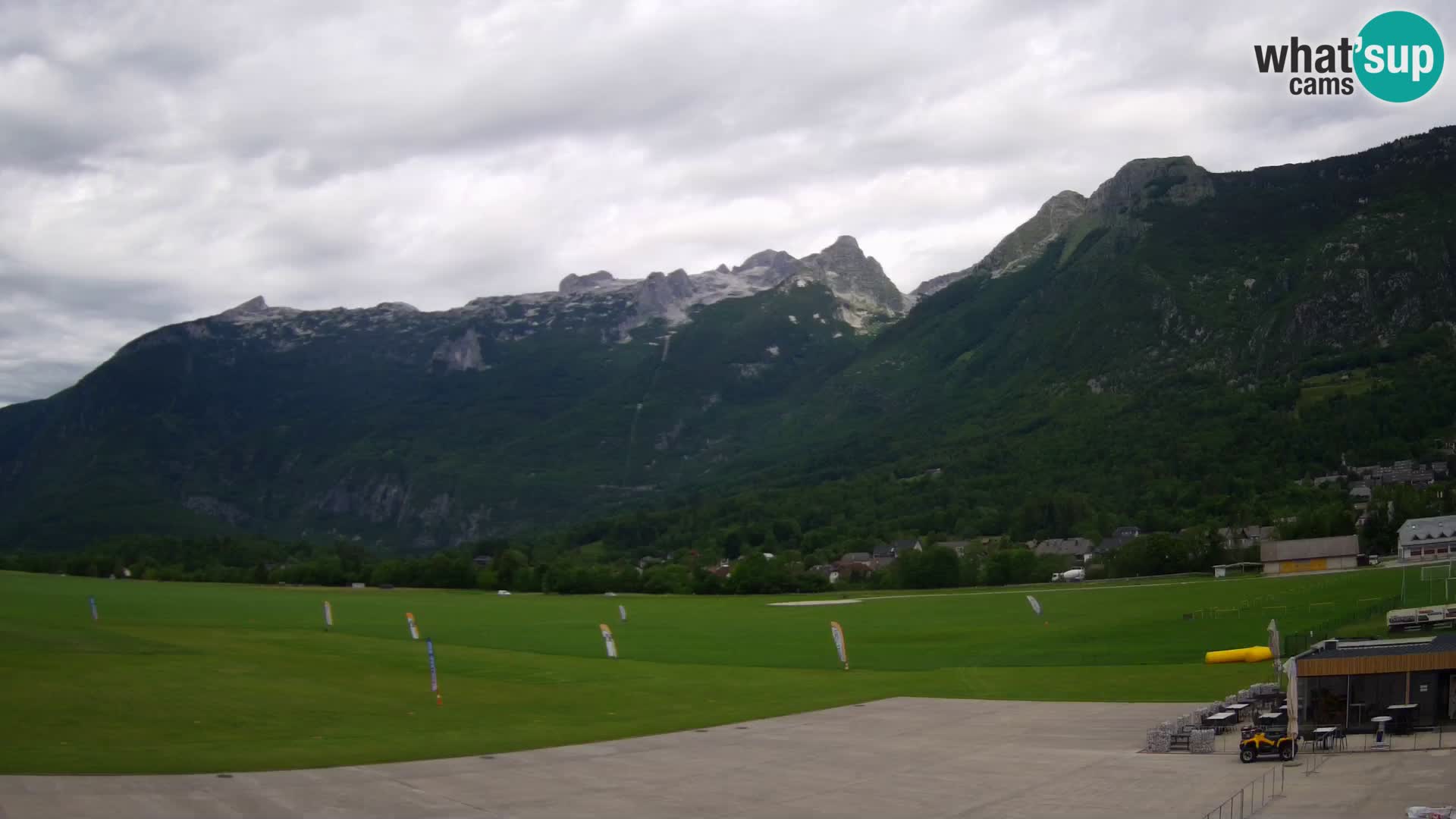 Spletna kamera letališče Bovec – pogled proti Kaninu