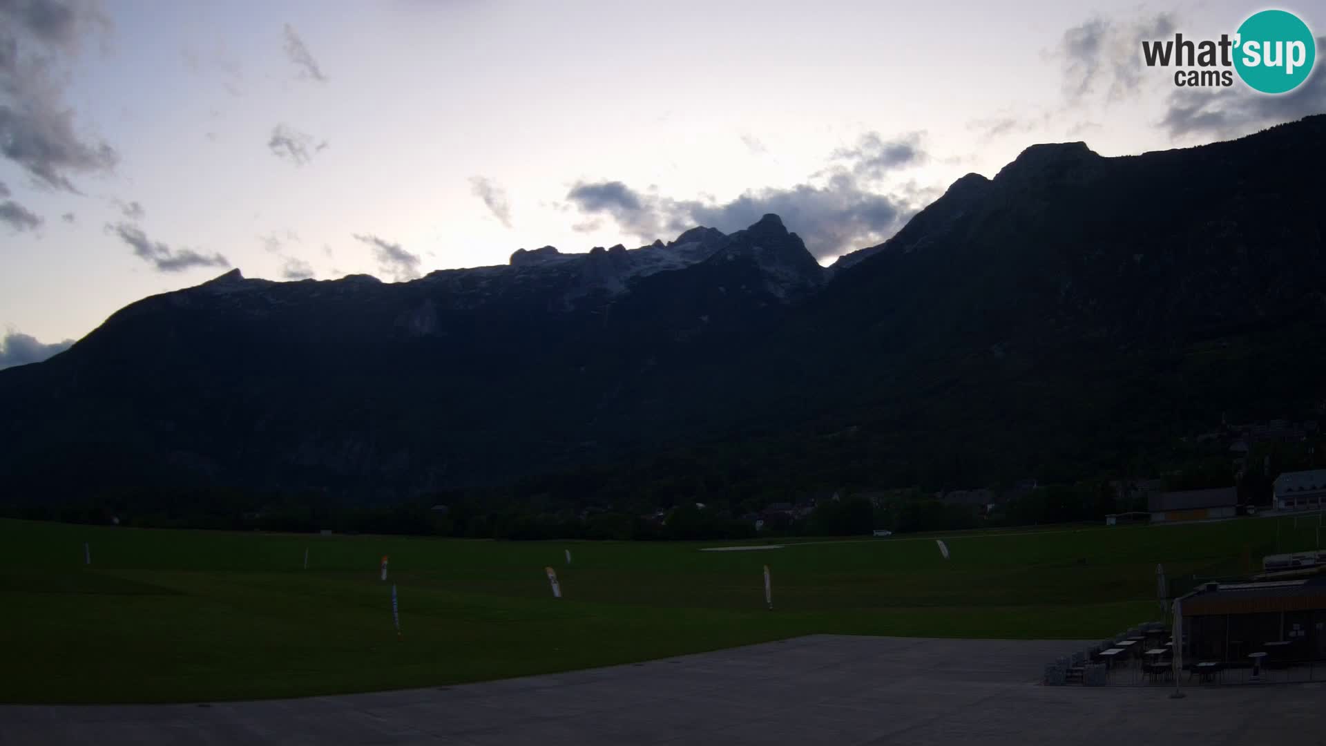 Web kamera uživo Zračna luka Bovec – Pogled na Kanin