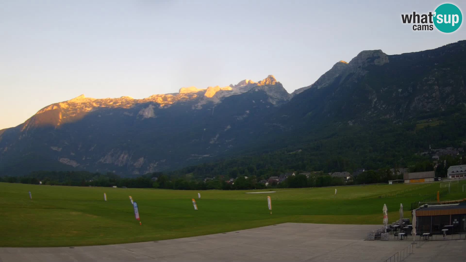Web kamera uživo Zračna luka Bovec – Pogled na Kanin