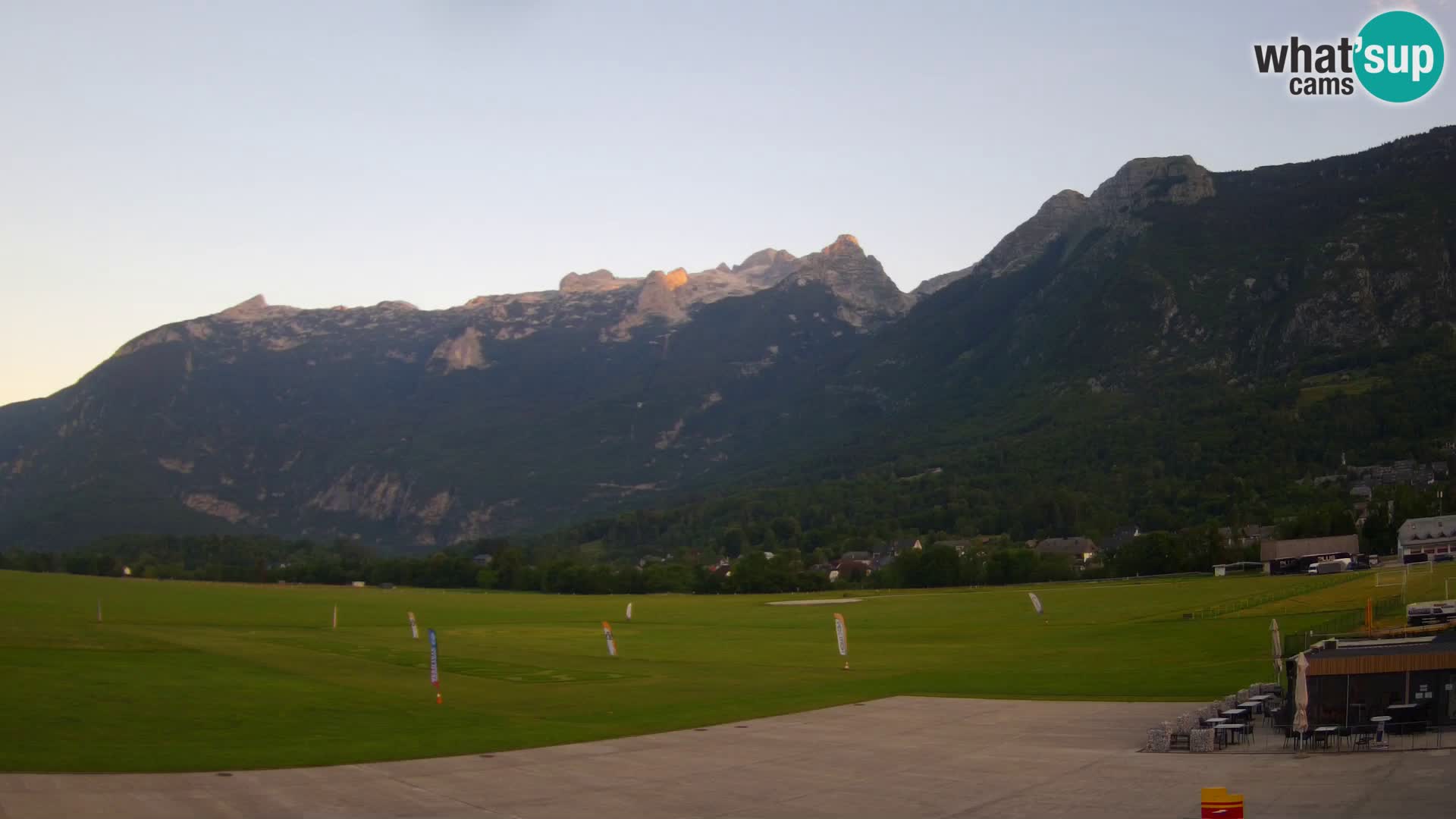 Web kamera uživo Zračna luka Bovec – Pogled na Kanin