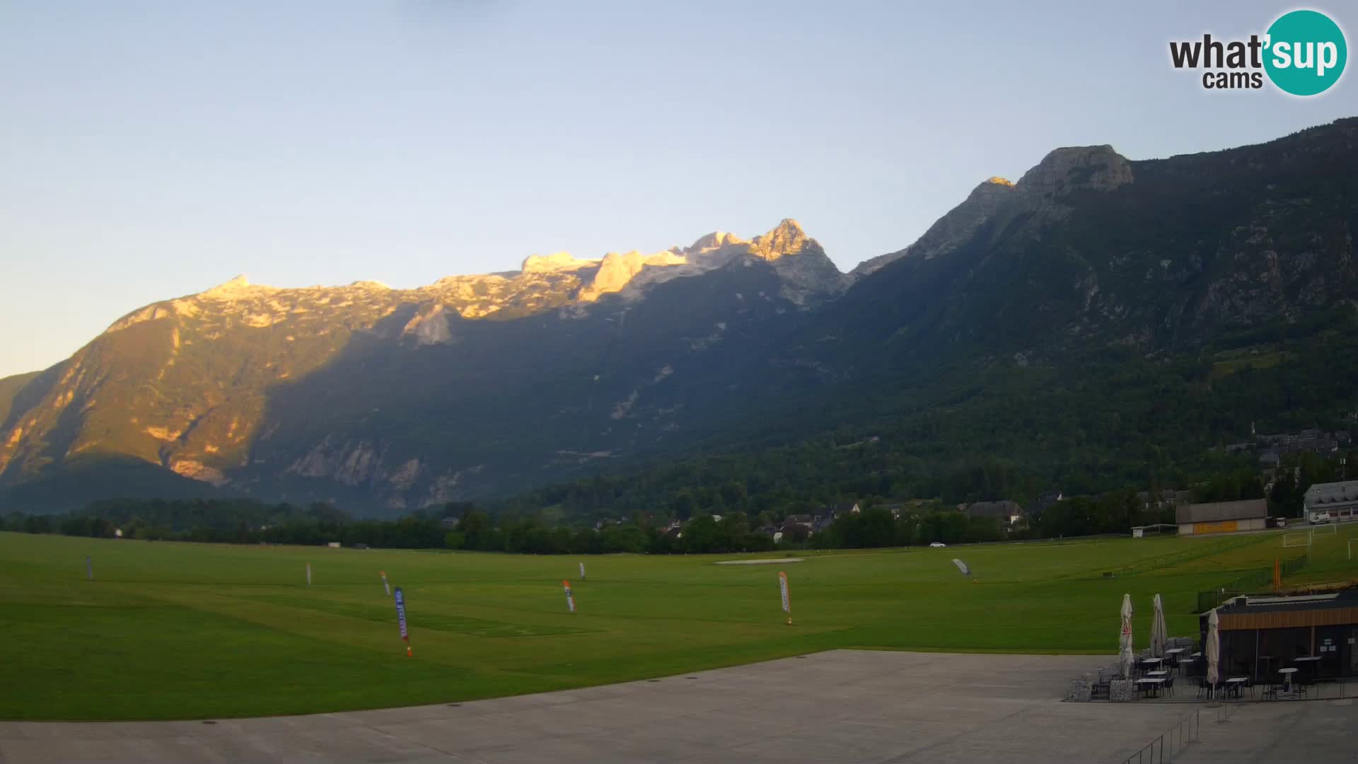 Web kamera uživo Zračna luka Bovec – Pogled na Kanin