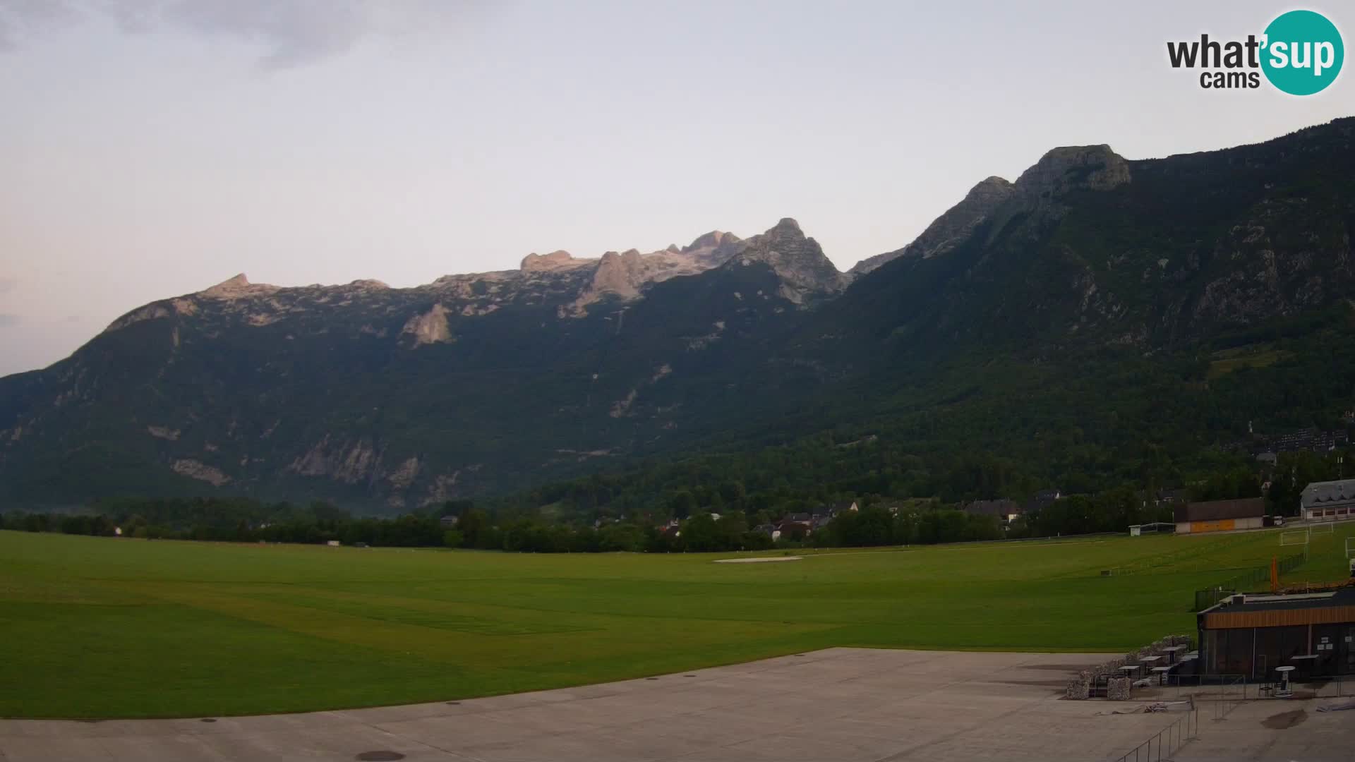 Webcam en direct Aéroport de Bovec – Vue sur Kanin