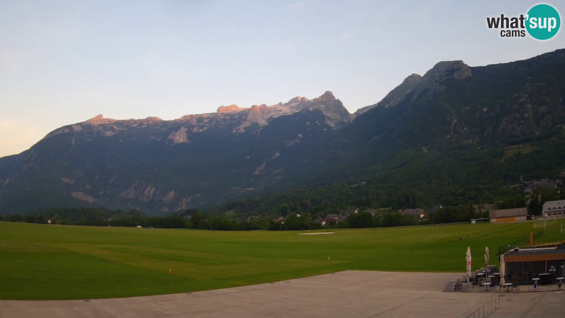 Web kamera uživo Zračna luka Bovec – Pogled na Kanin