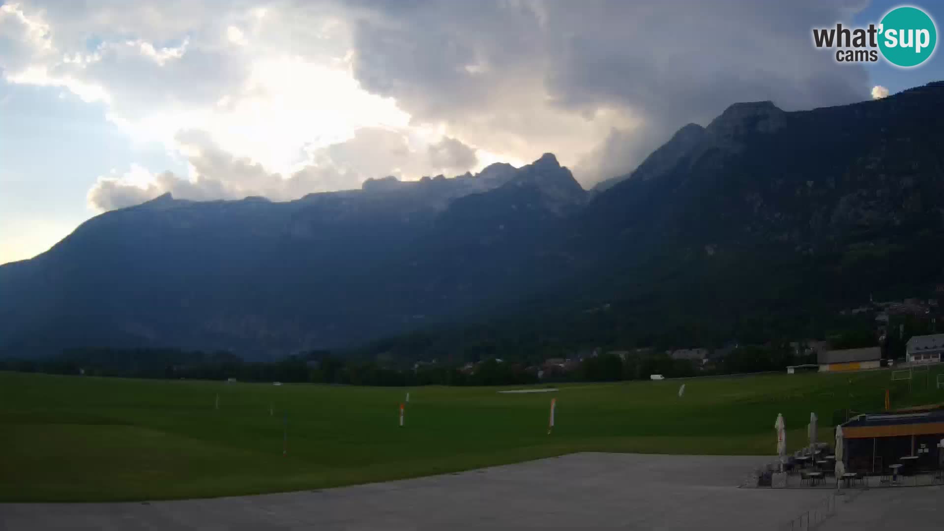 Web kamera uživo Zračna luka Bovec – Pogled na Kanin