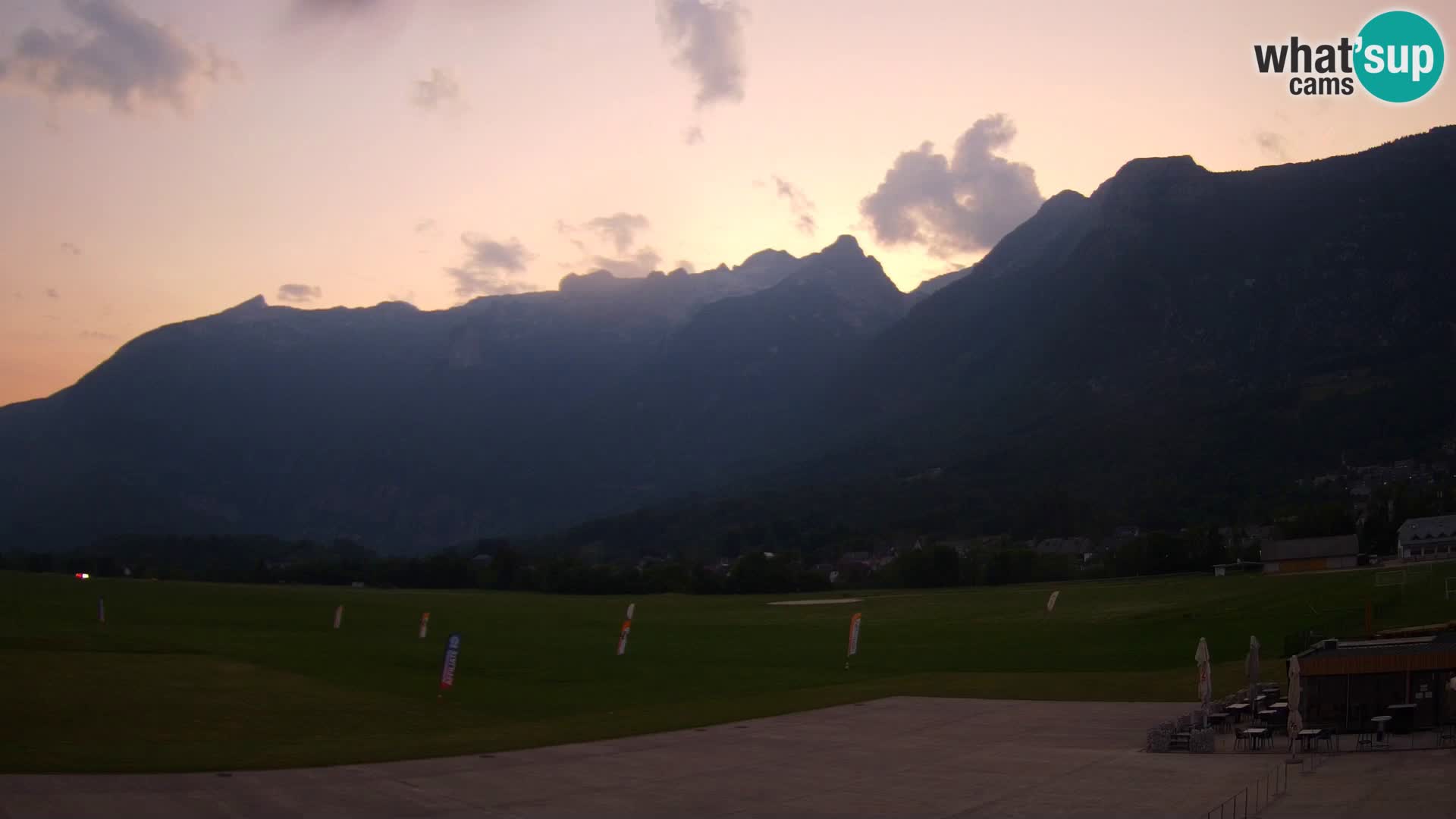 Web kamera uživo Zračna luka Bovec – Pogled na Kanin