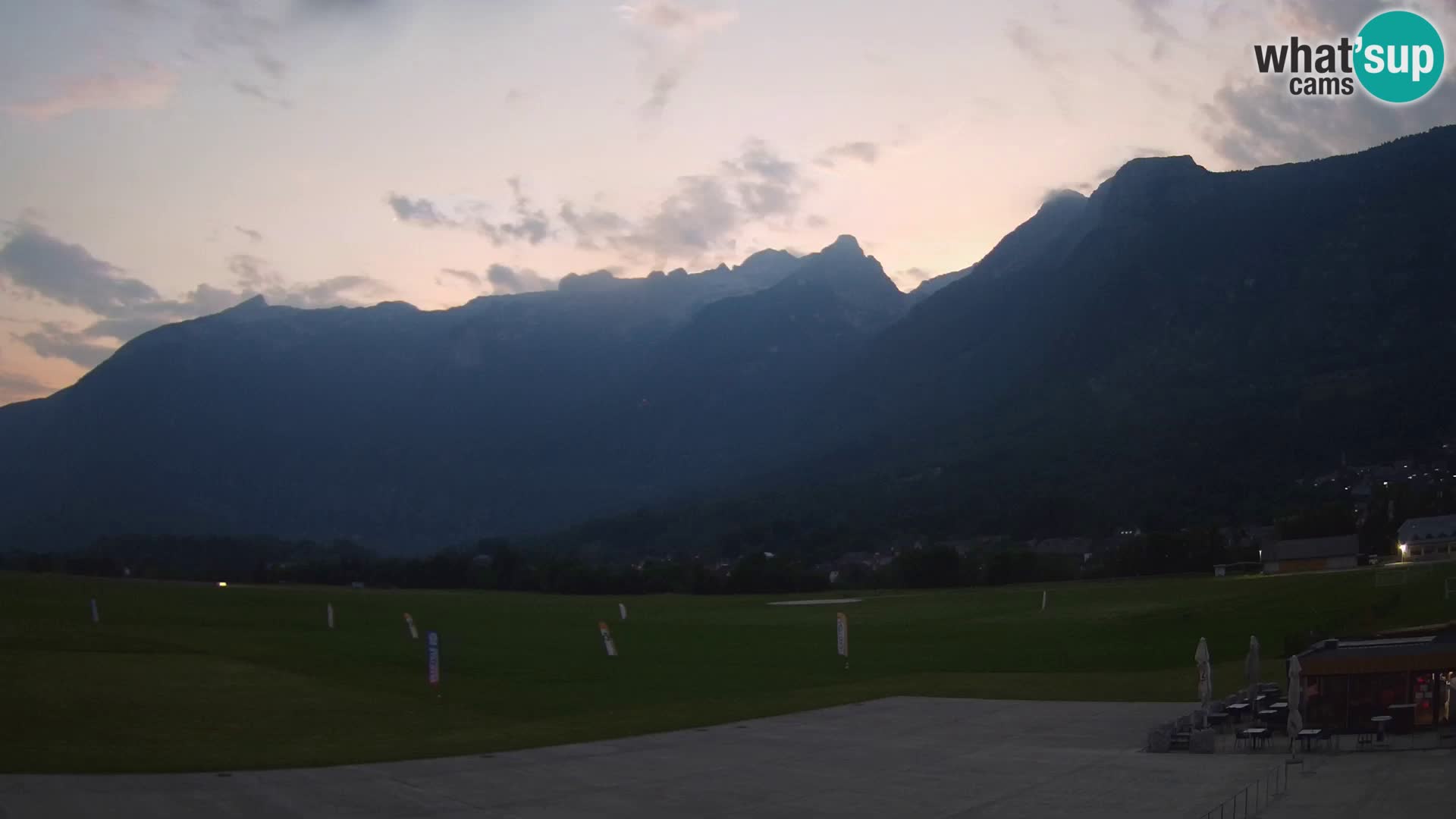 Web kamera uživo Zračna luka Bovec – Pogled na Kanin