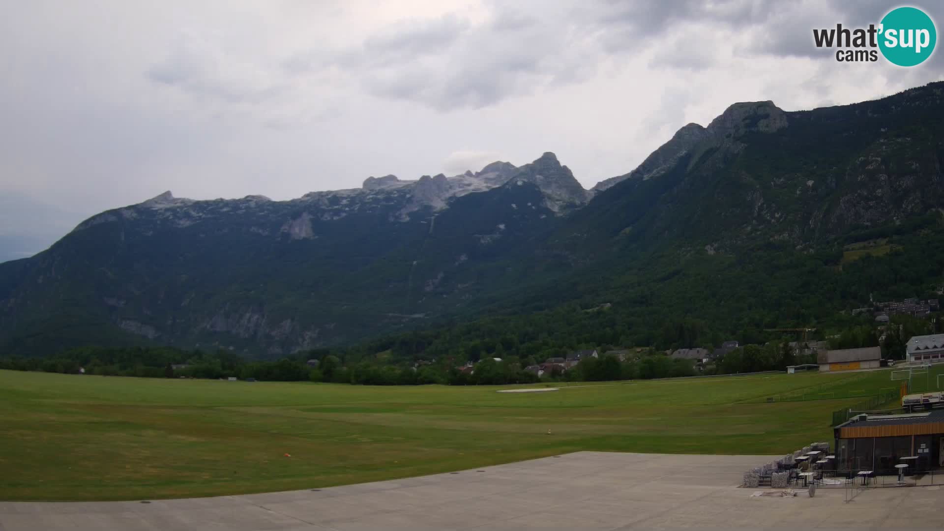 Web kamera uživo Zračna luka Bovec – Pogled na Kanin