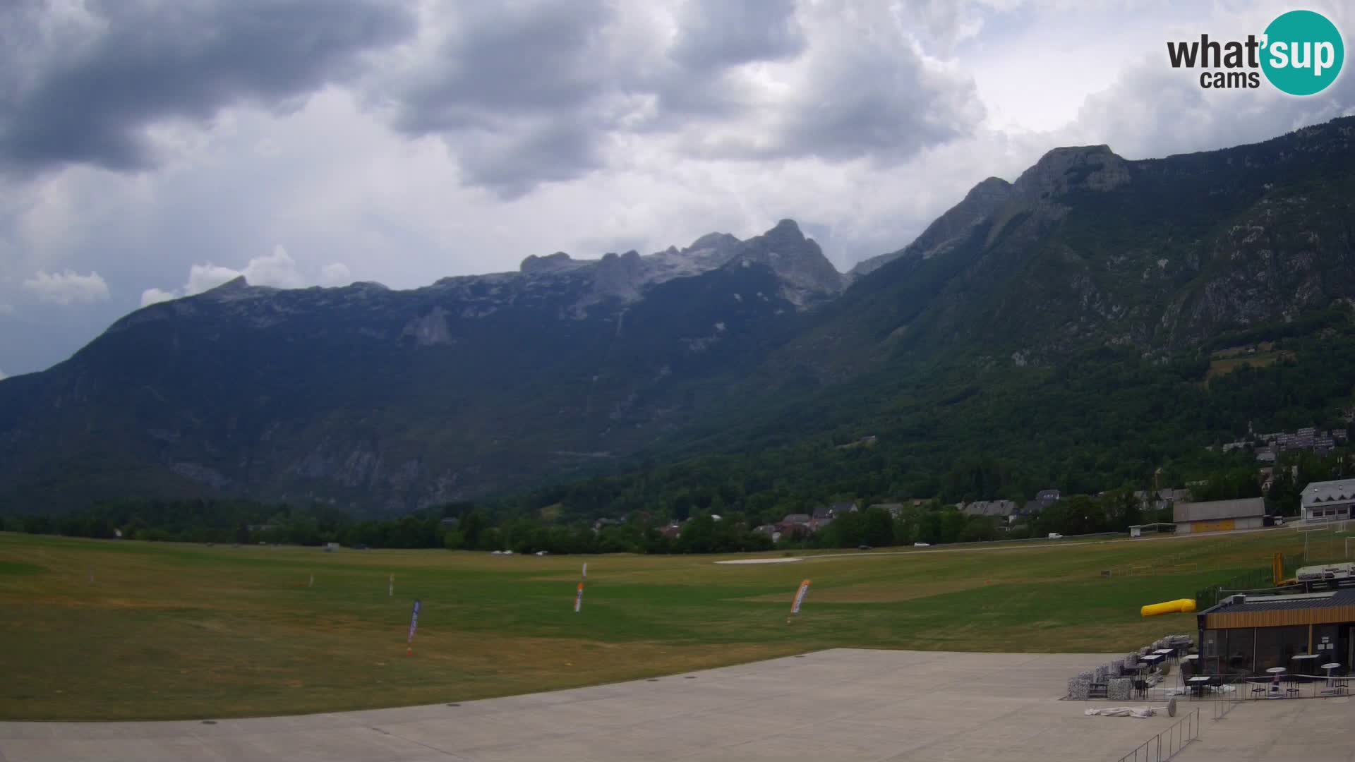 Web kamera uživo Zračna luka Bovec – Pogled na Kanin