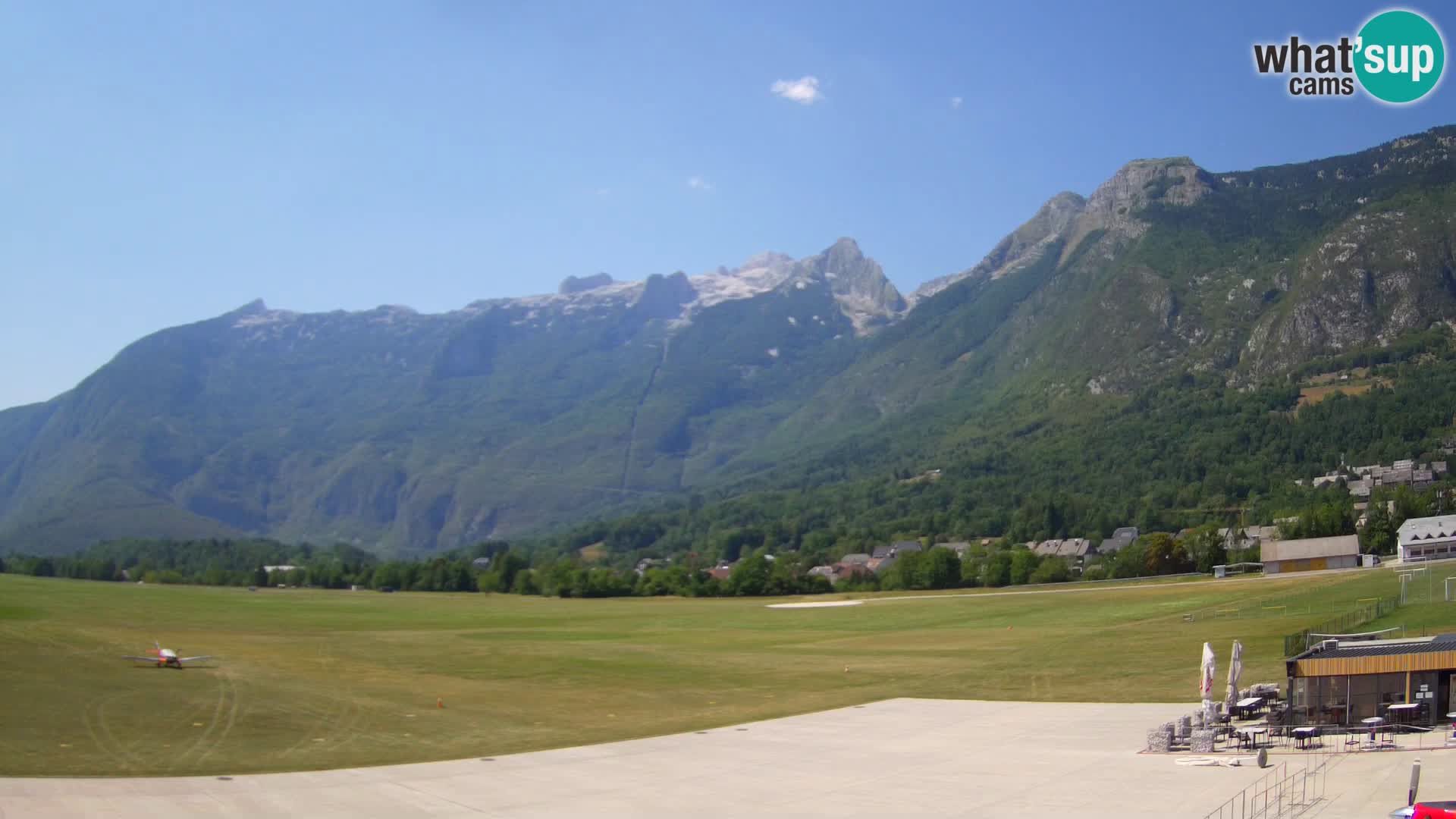 Web kamera uživo Zračna luka Bovec – Pogled na Kanin