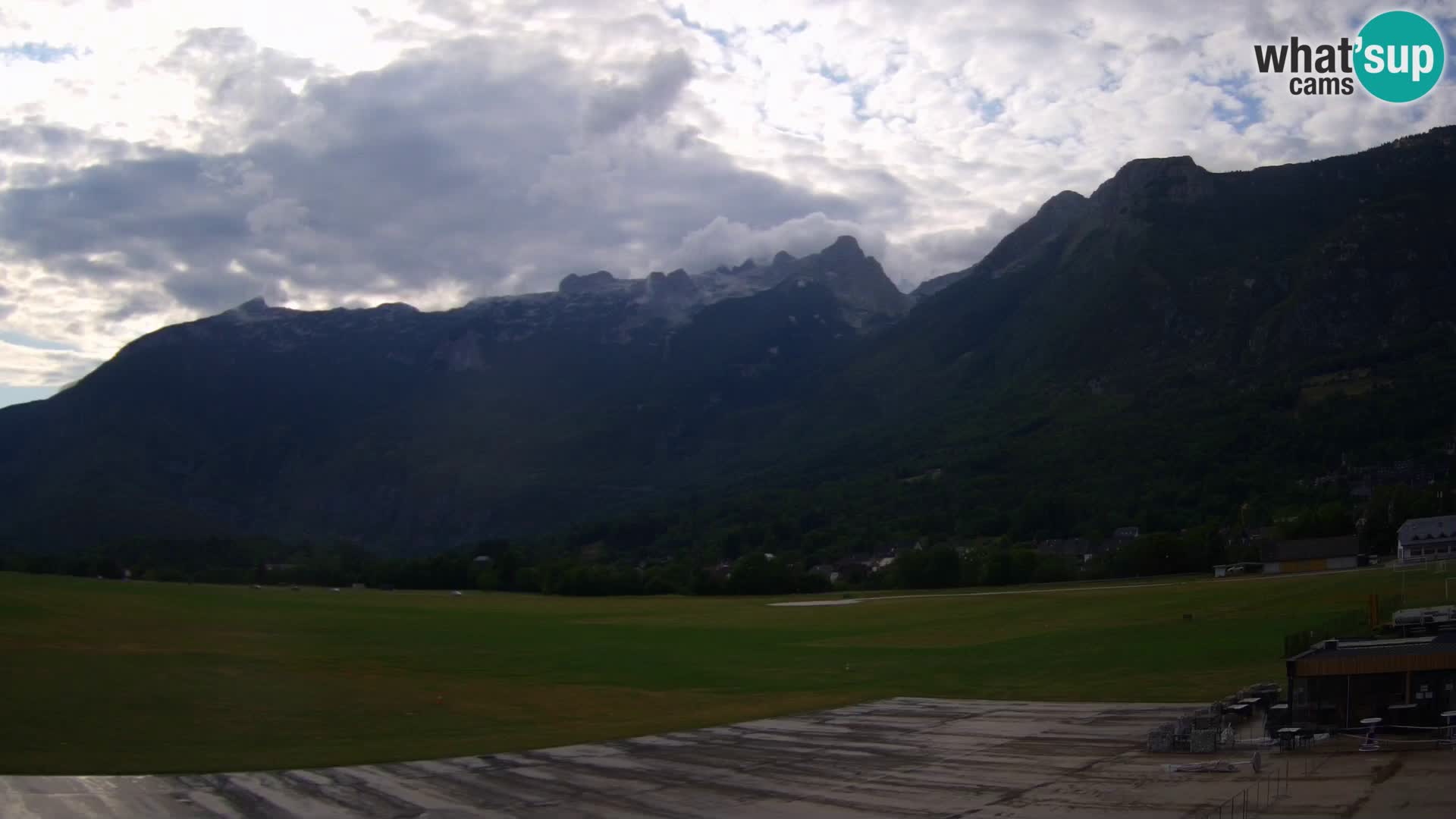 Web kamera uživo Zračna luka Bovec – Pogled na Kanin