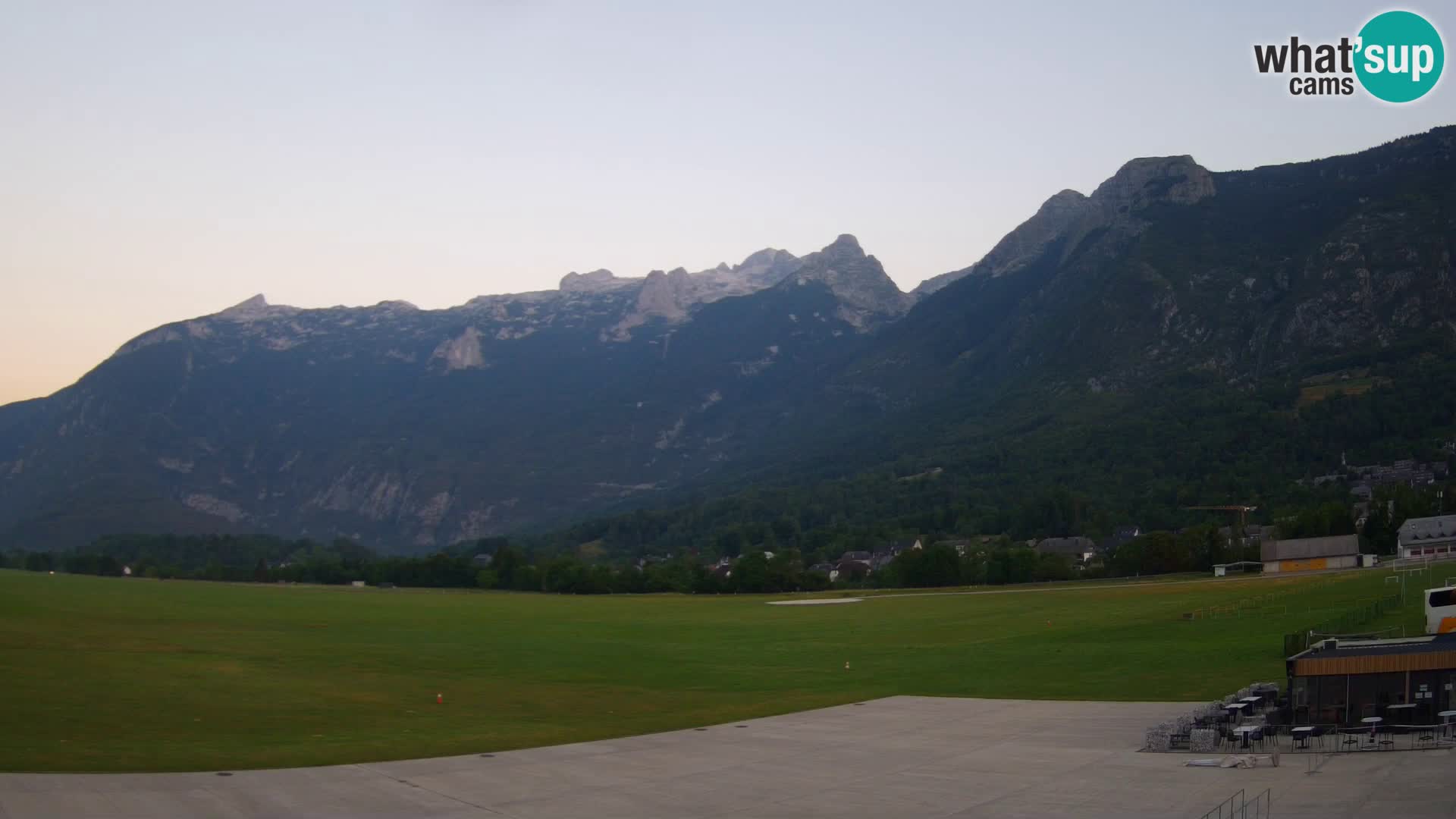 Spletna kamera letališče Bovec – pogled proti Kaninu