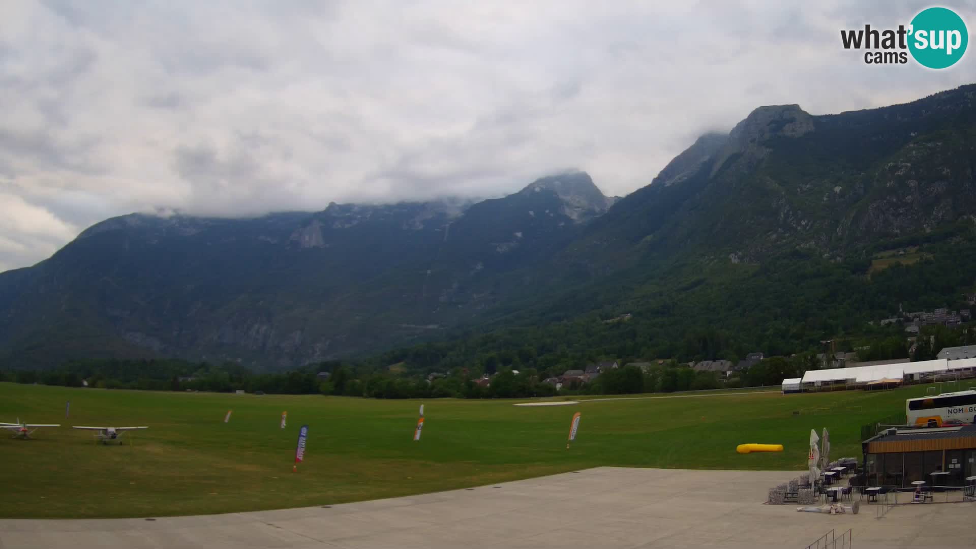 Spletna kamera letališče Bovec – pogled proti Kaninu