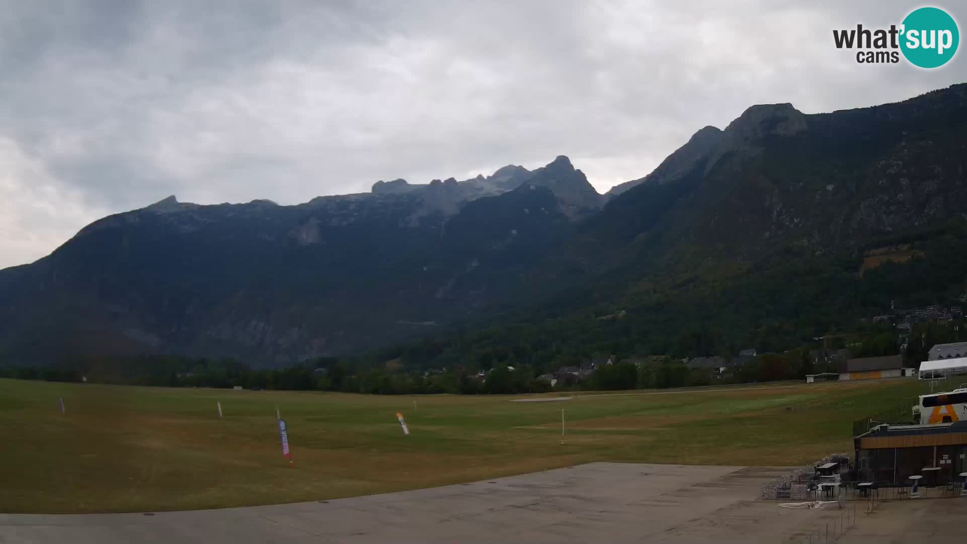 Spletna kamera letališče Bovec – pogled proti Kaninu