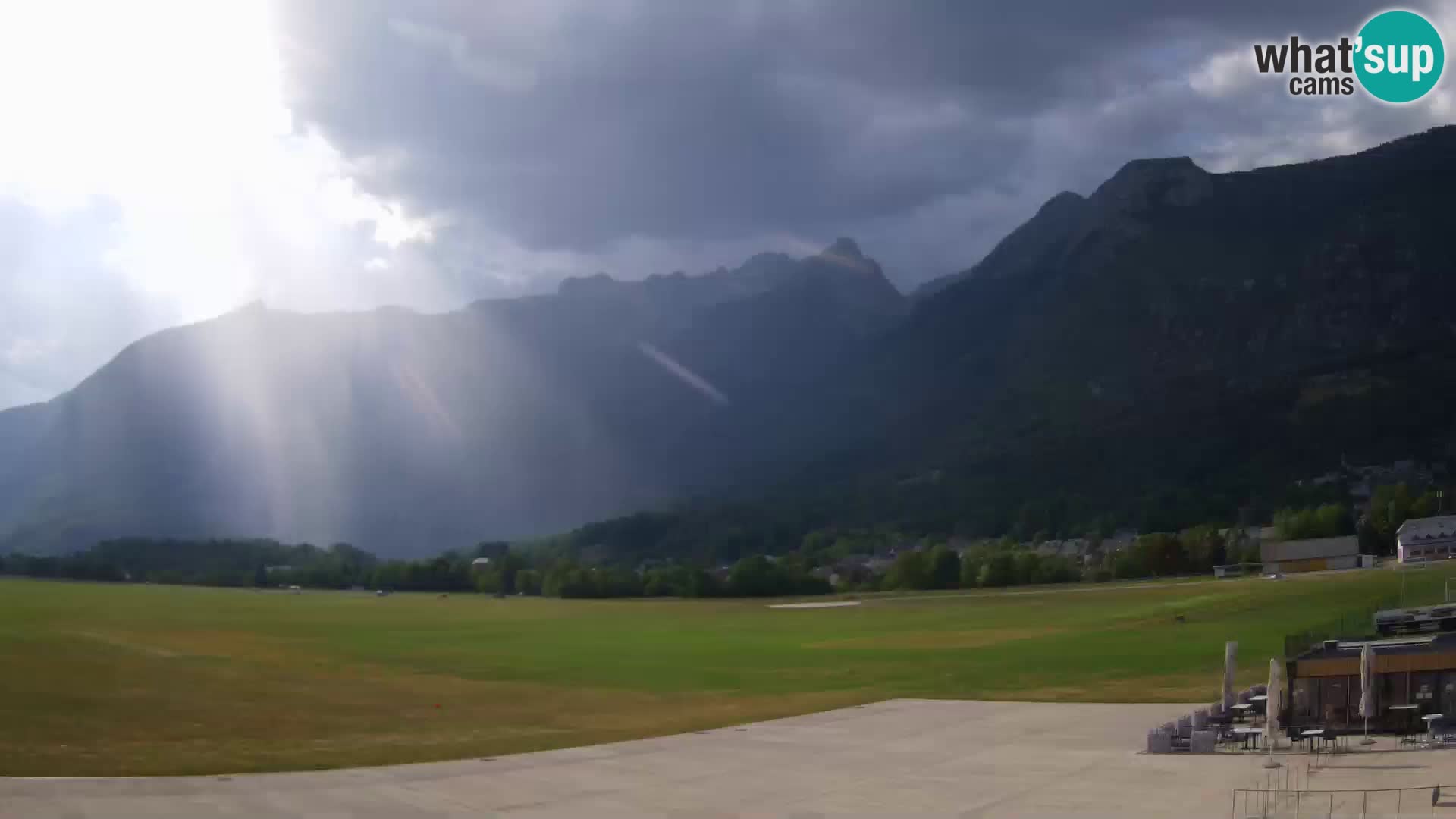 Spletna kamera letališče Bovec – pogled proti Kaninu