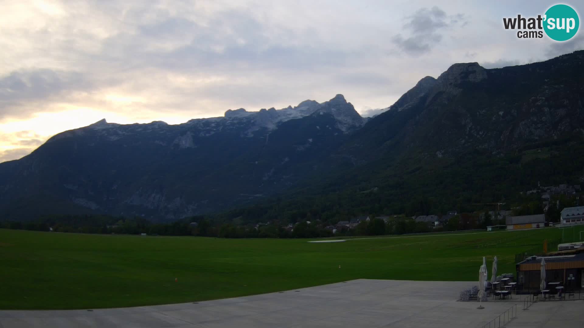 Web kamera uživo Zračna luka Bovec – Pogled na Kanin