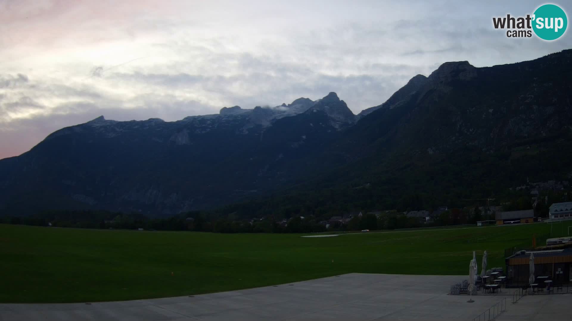 Web kamera uživo Zračna luka Bovec – Pogled na Kanin