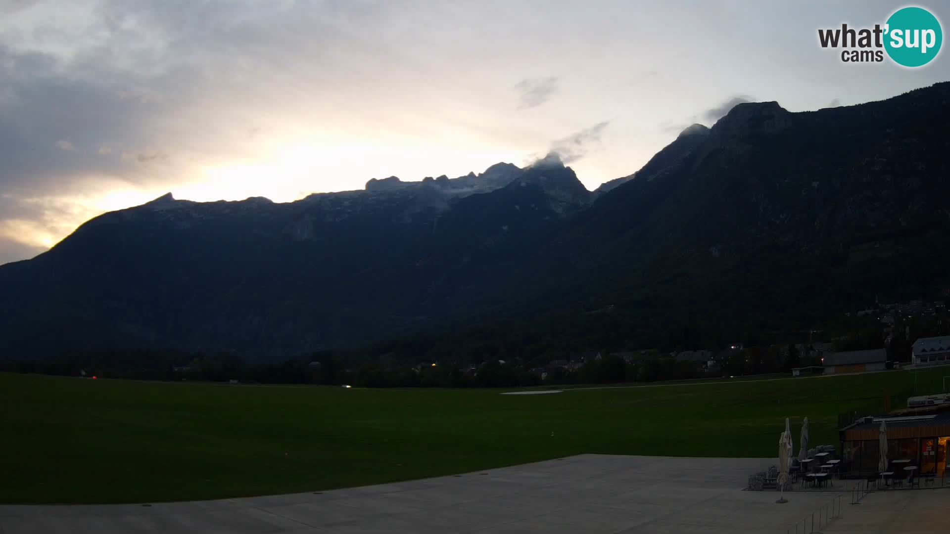 Web kamera uživo Zračna luka Bovec – Pogled na Kanin