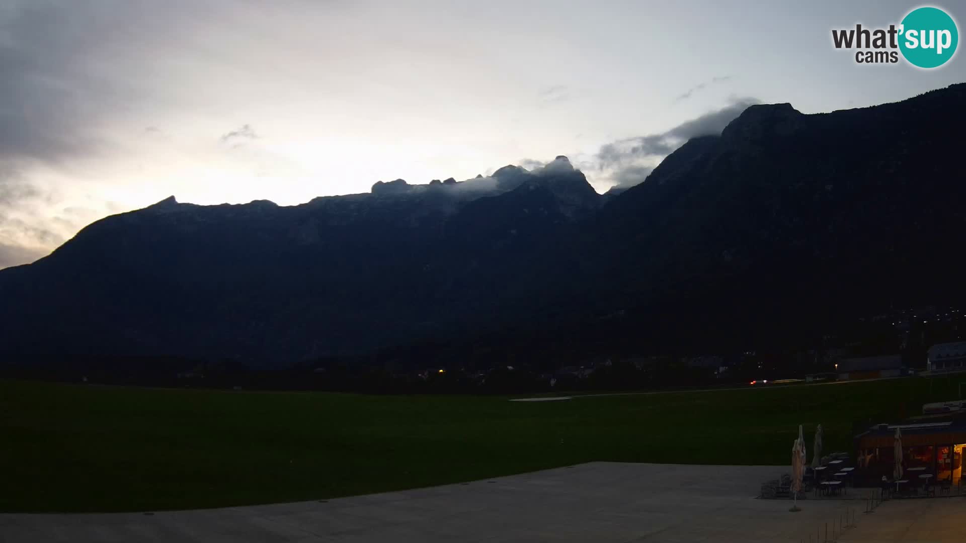 Web kamera uživo Zračna luka Bovec – Pogled na Kanin