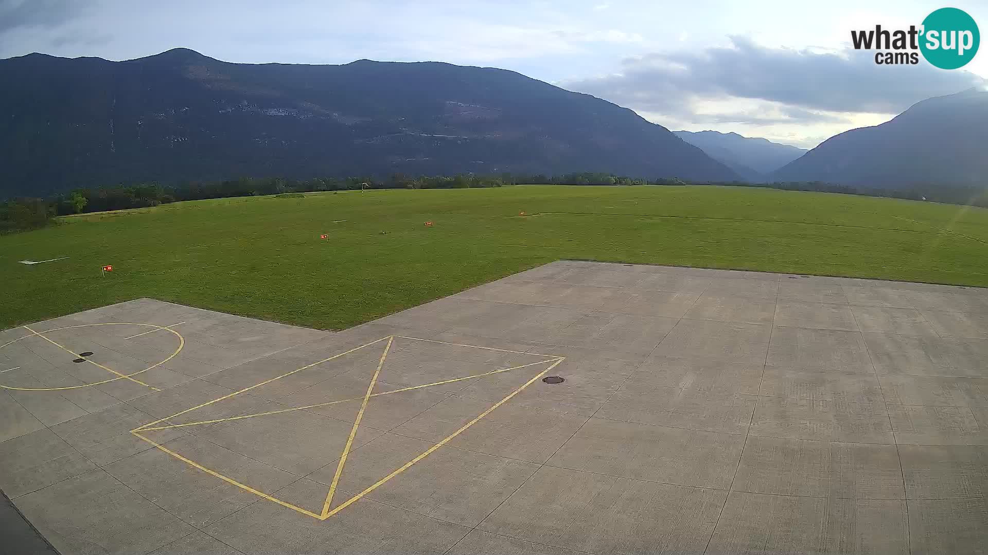 Bovec spletna kamera letališče – Skydive Bovec
