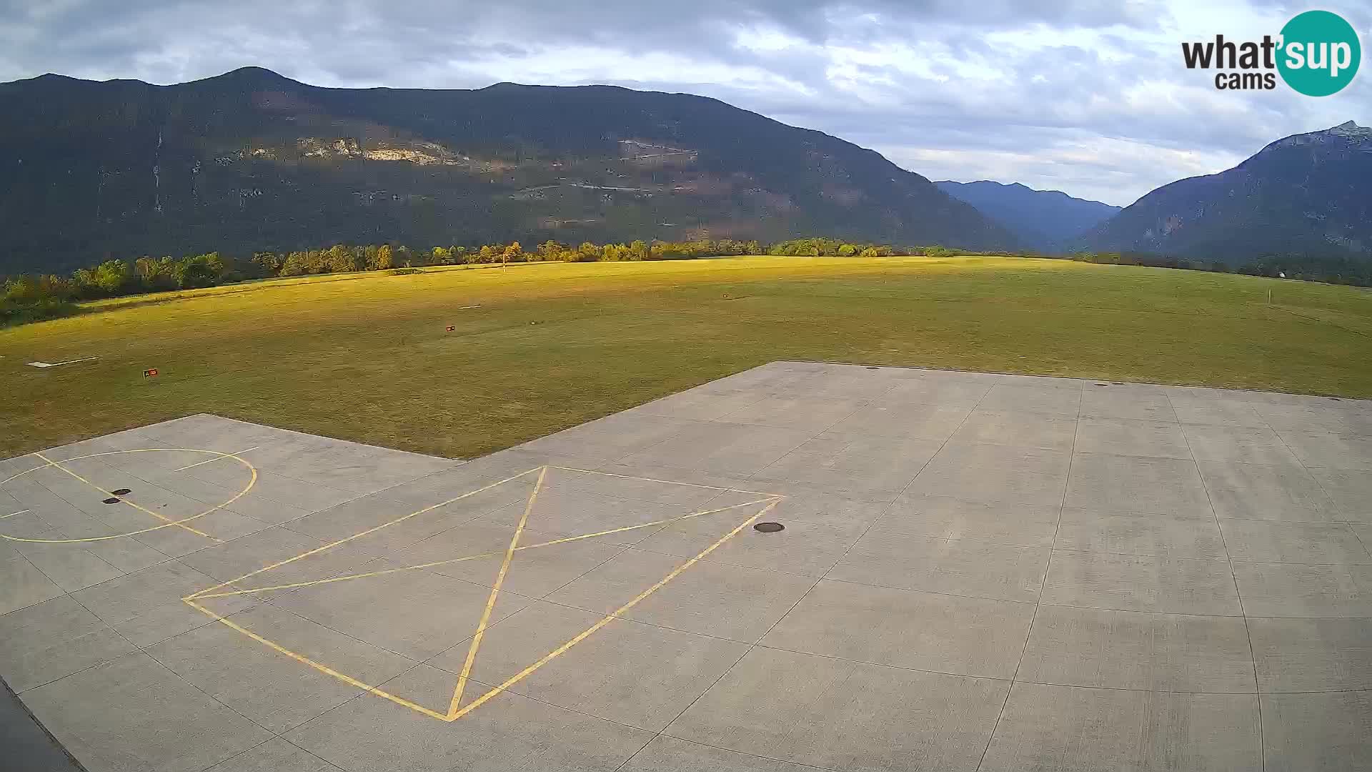 Bovec spletna kamera letališče – Skydive Bovec