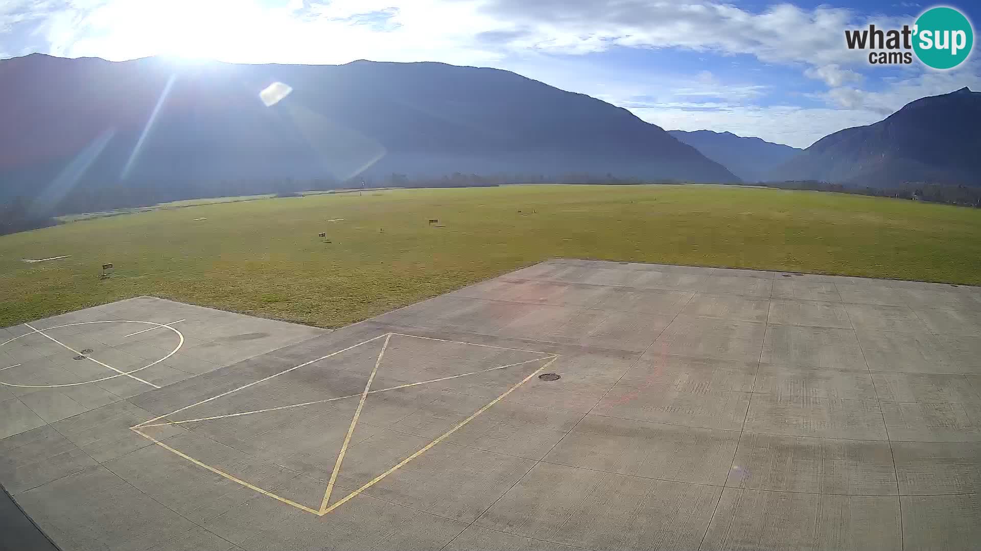 Bovec spletna kamera letališče – Skydive Bovec