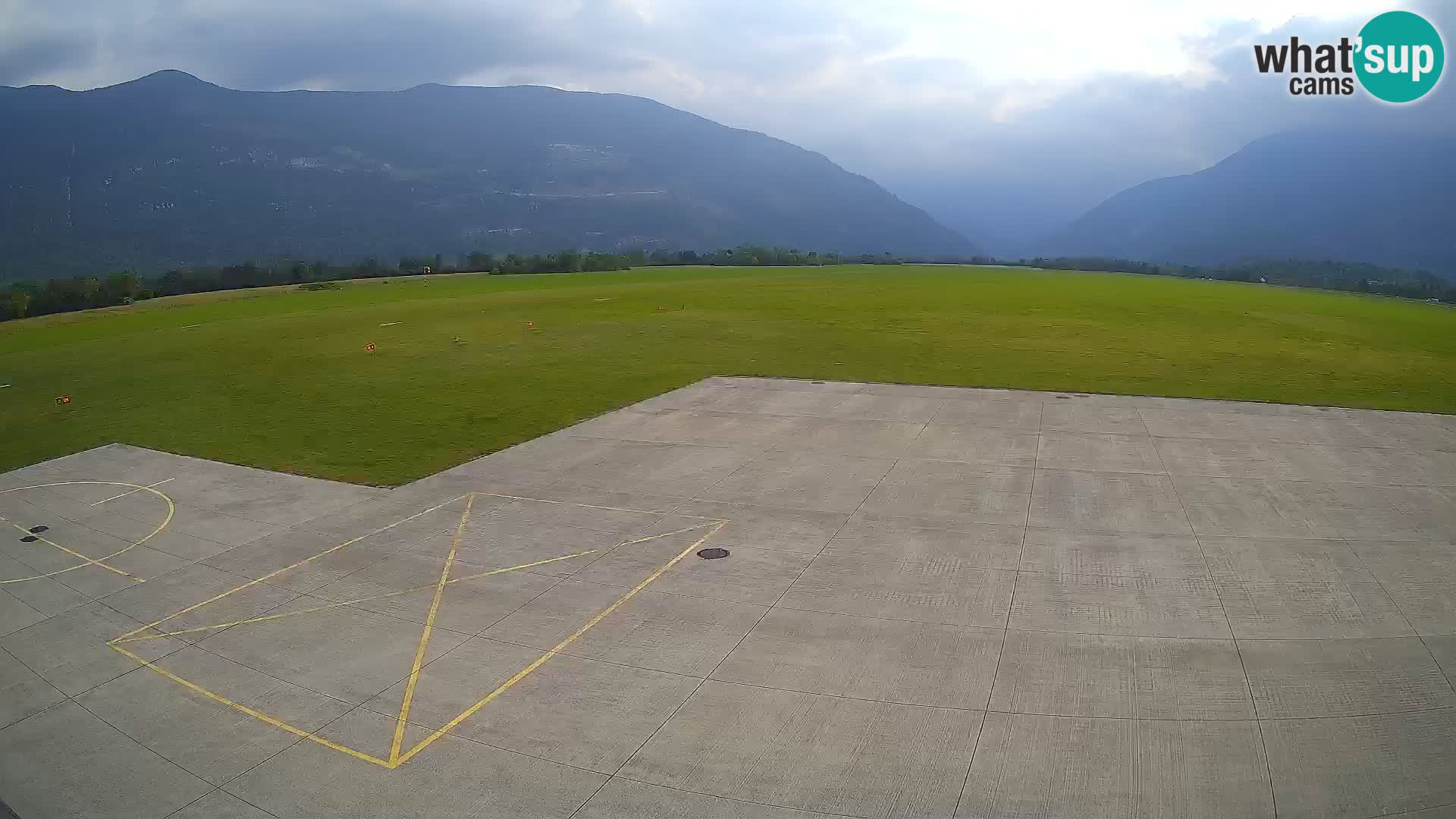 Webcam aereoporto di Bovec (Plezzo) – Vista verso il Kanin
