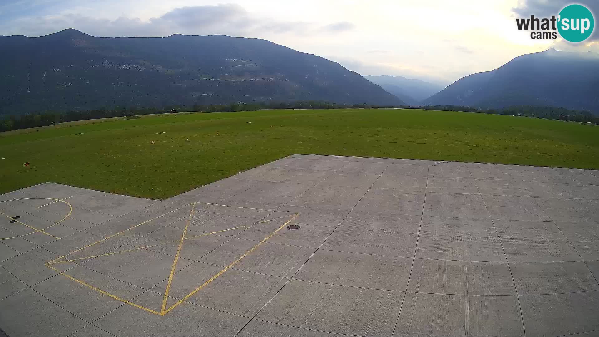 Webcam aereoporto di Bovec (Plezzo) – Vista verso il Kanin
