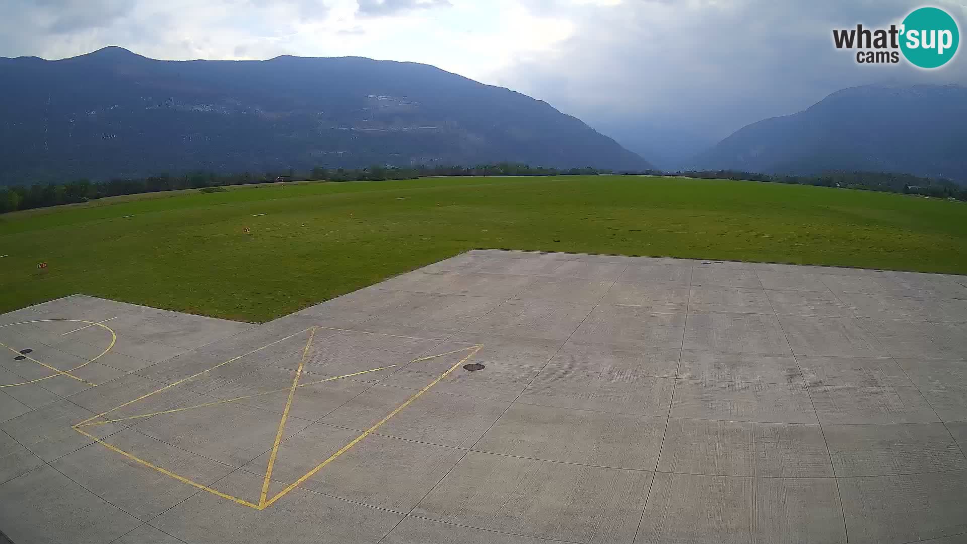 Webcam aereoporto di Bovec (Plezzo) – Vista verso il Kanin