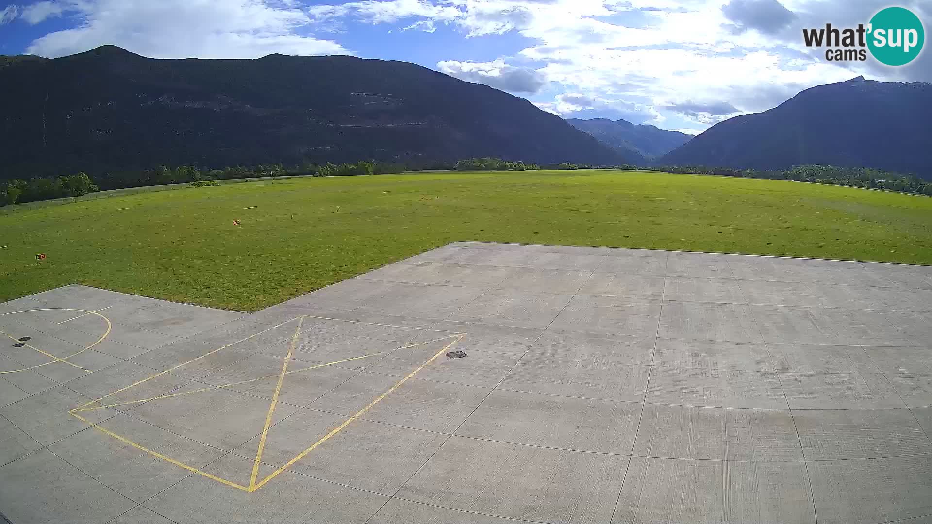 Webcam aereoporto di Bovec (Plezzo) – Vista verso il Kanin