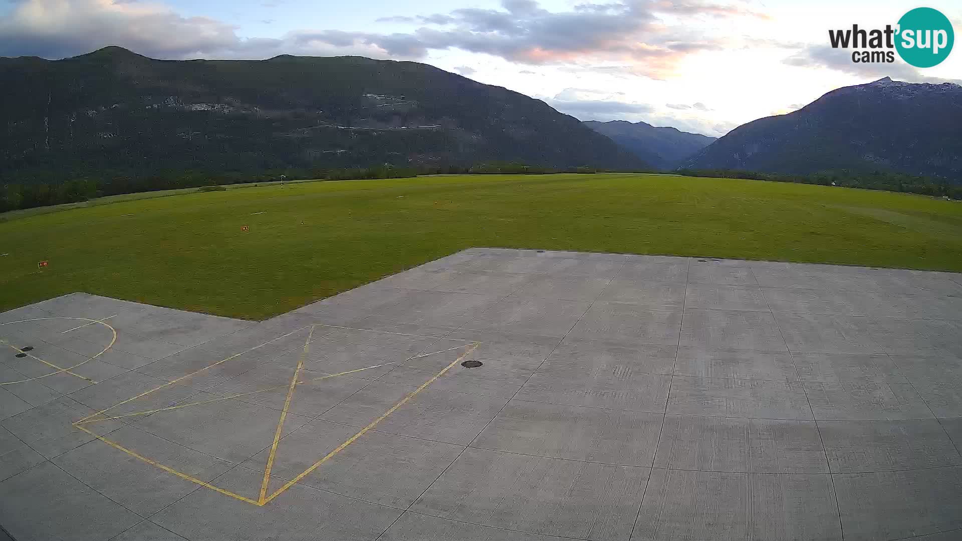 Bovec spletna kamera letališče – Skydive Bovec