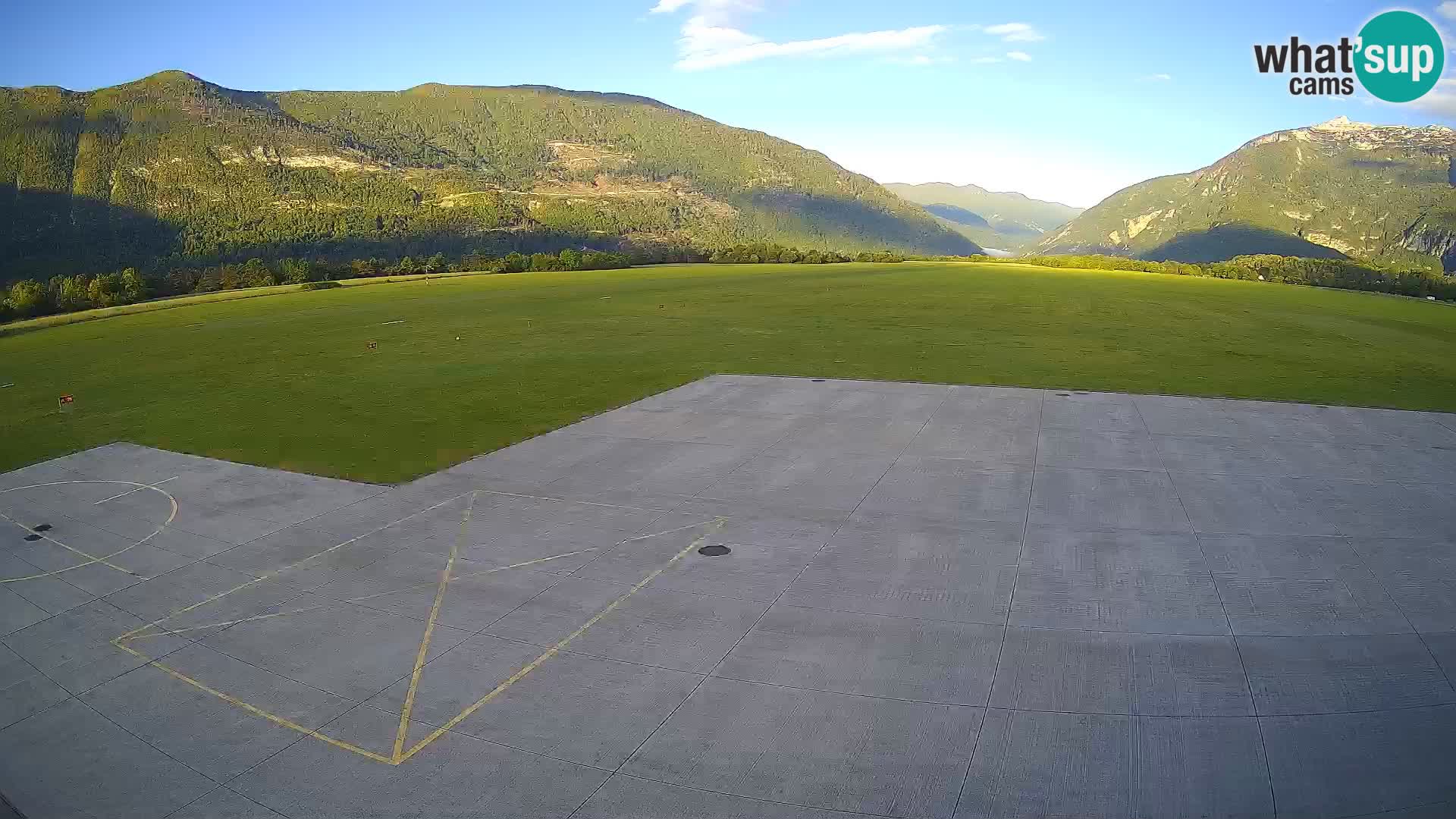 Webcam aereoporto di Bovec (Plezzo) – Vista verso il Kanin