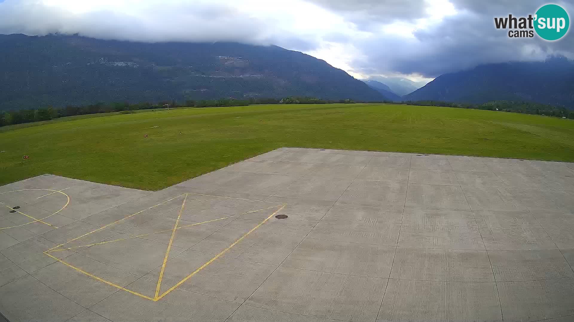 Webcam aereoporto di Bovec (Plezzo) – Vista verso il Kanin