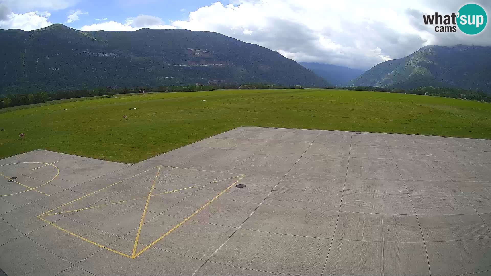Webcam aereoporto di Bovec (Plezzo) – Vista verso il Kanin