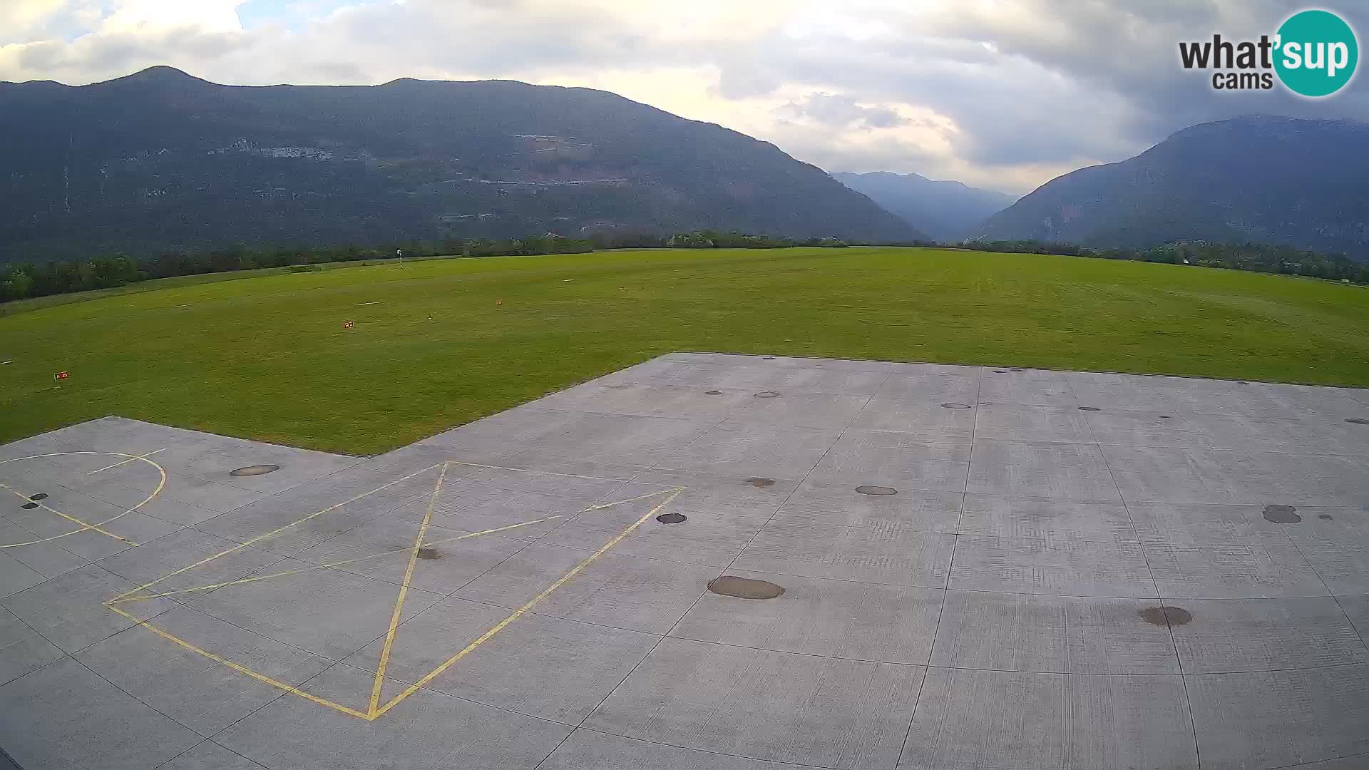 Webcam aereoporto di Bovec (Plezzo) – Vista verso il Kanin