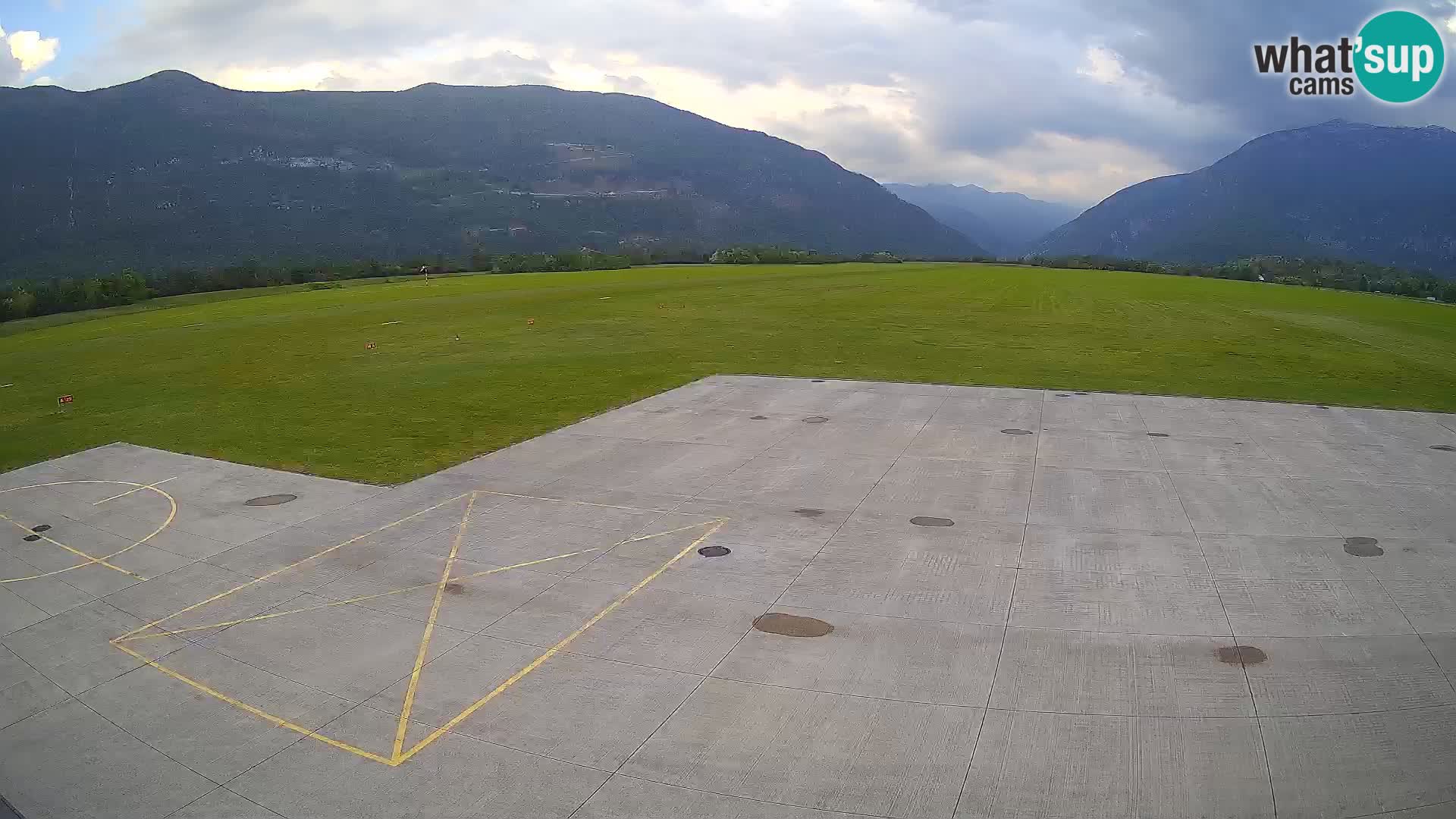 Bovec spletna kamera letališče – Skydive Bovec