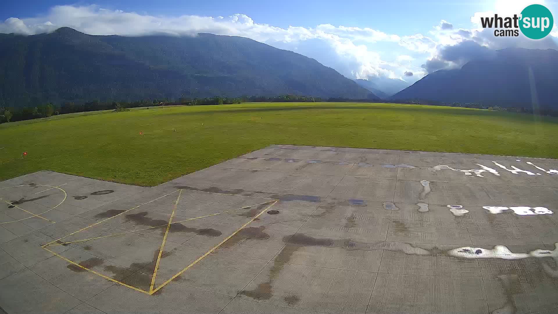 Webcam aereoporto di Bovec (Plezzo) – Vista verso il Kanin