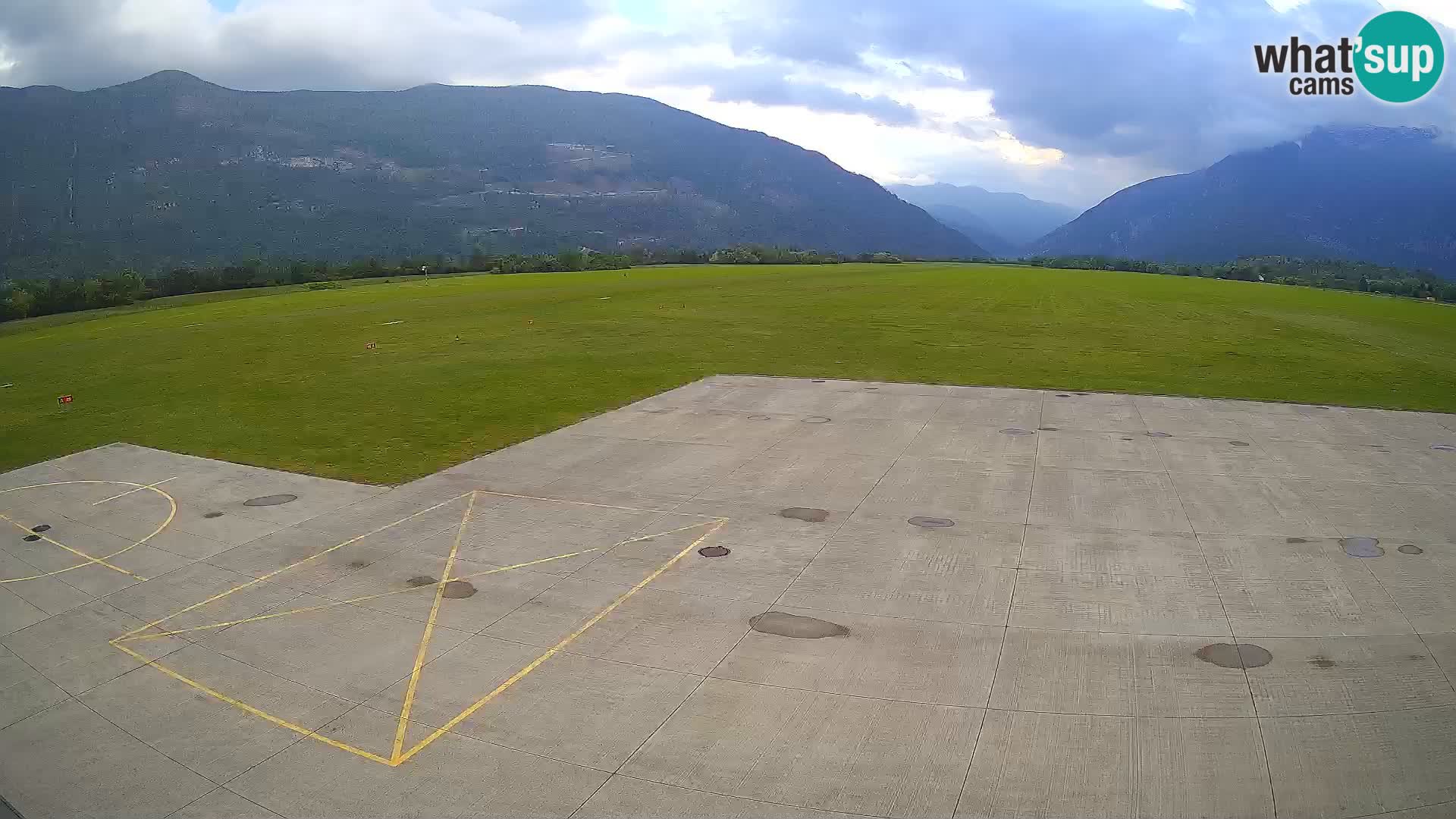 Bovec spletna kamera letališče – Skydive Bovec