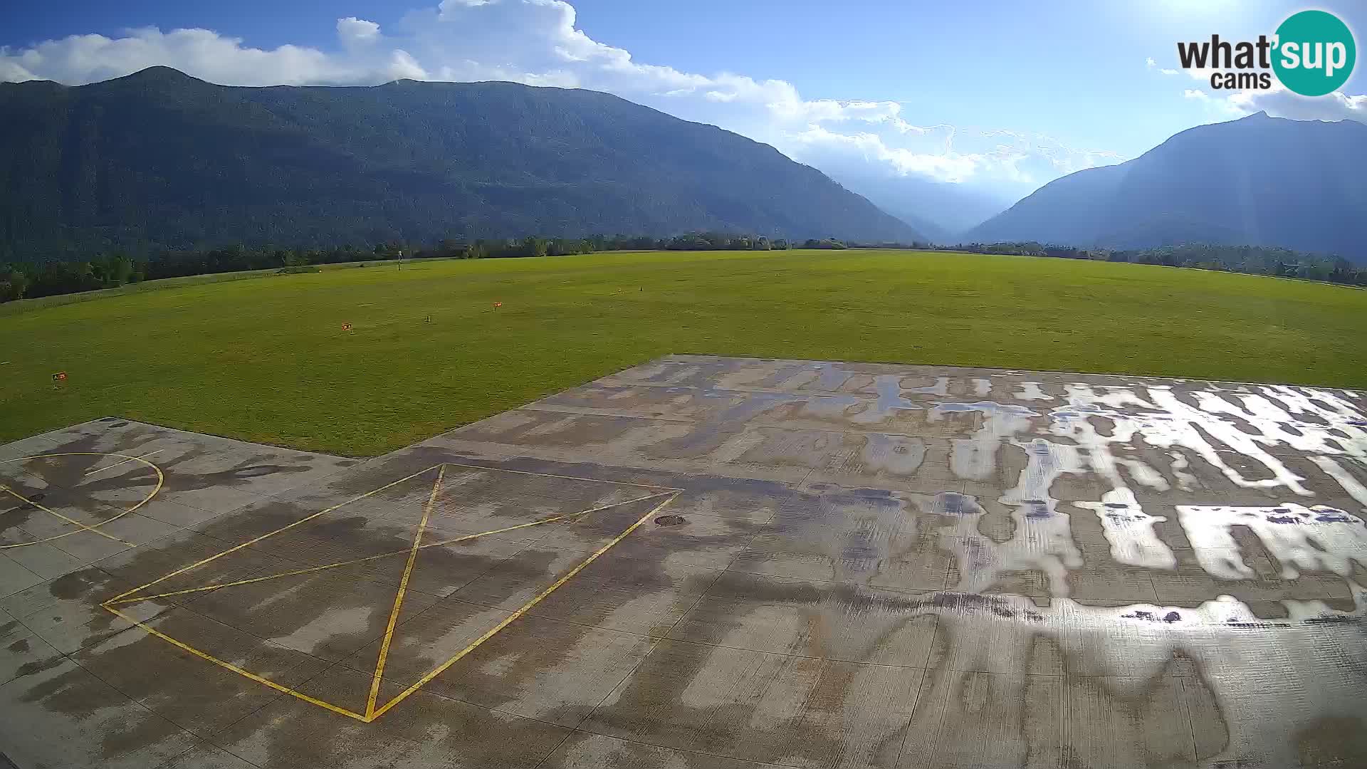Webcam aereoporto di Bovec (Plezzo) – Vista verso il Kanin