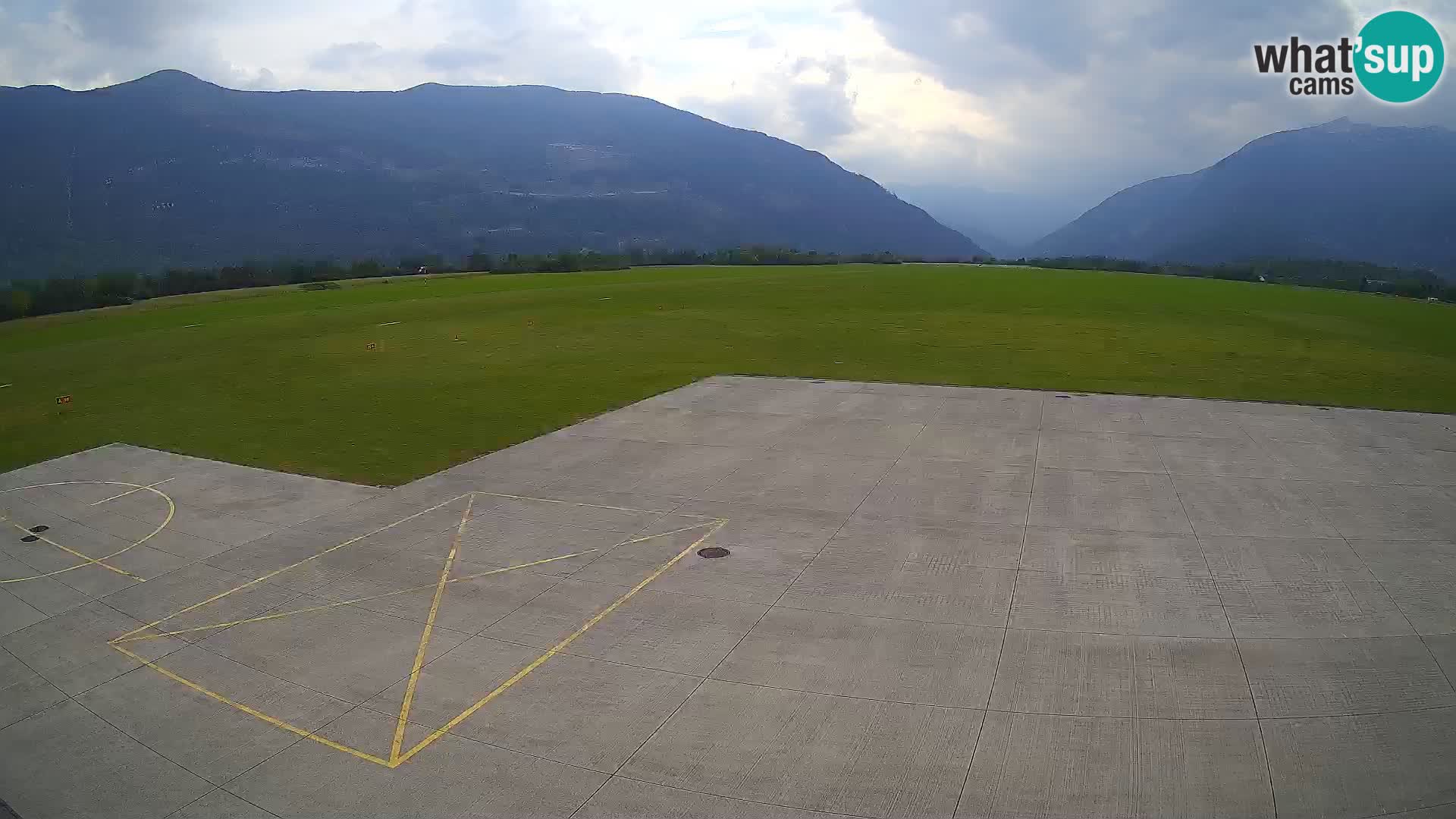 Webcam aereoporto di Bovec (Plezzo) – Vista verso il Kanin
