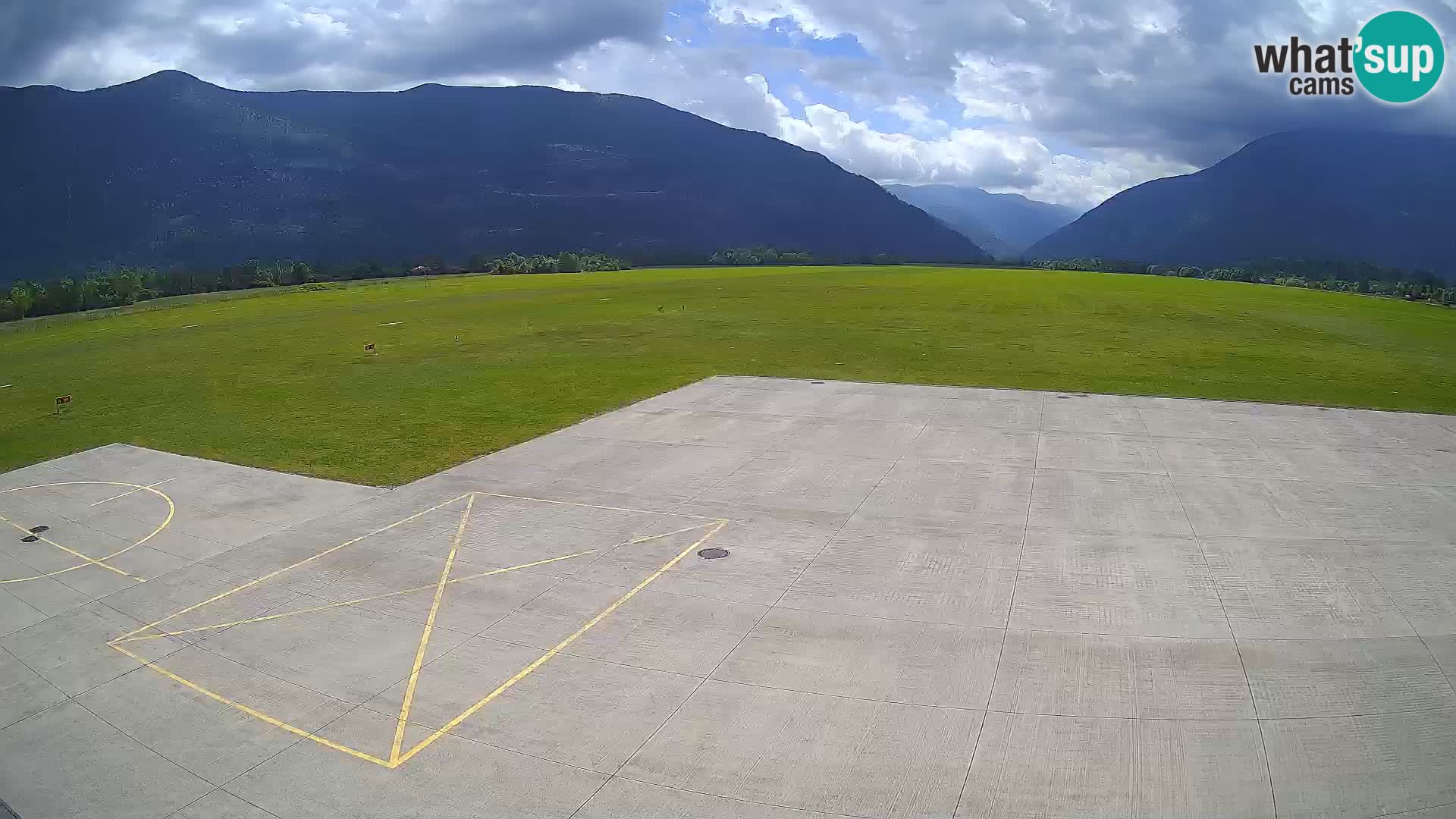 Webcam aereoporto di Bovec (Plezzo) – Vista verso il Kanin