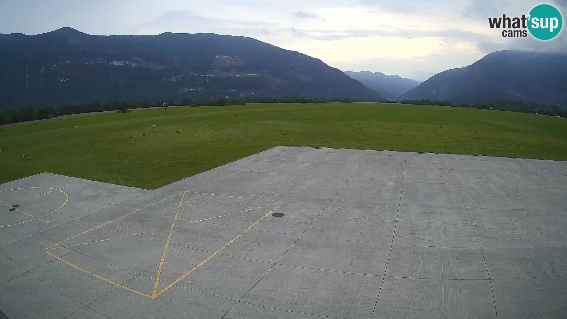 Webcam aereoporto di Bovec (Plezzo) – Vista verso il Kanin