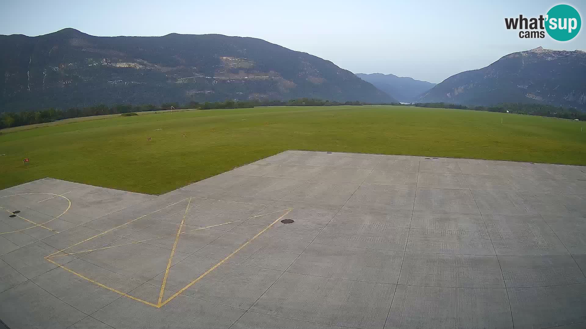 Webcam aereoporto di Bovec (Plezzo) – Vista verso il Kanin
