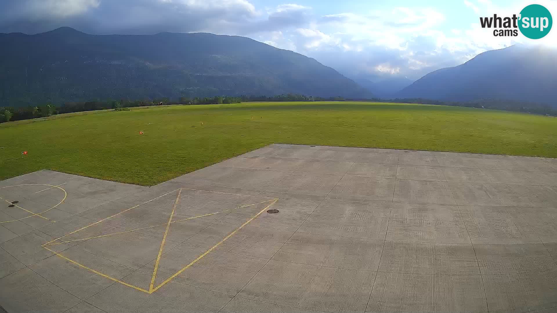 Bovec spletna kamera letališče – Skydive Bovec