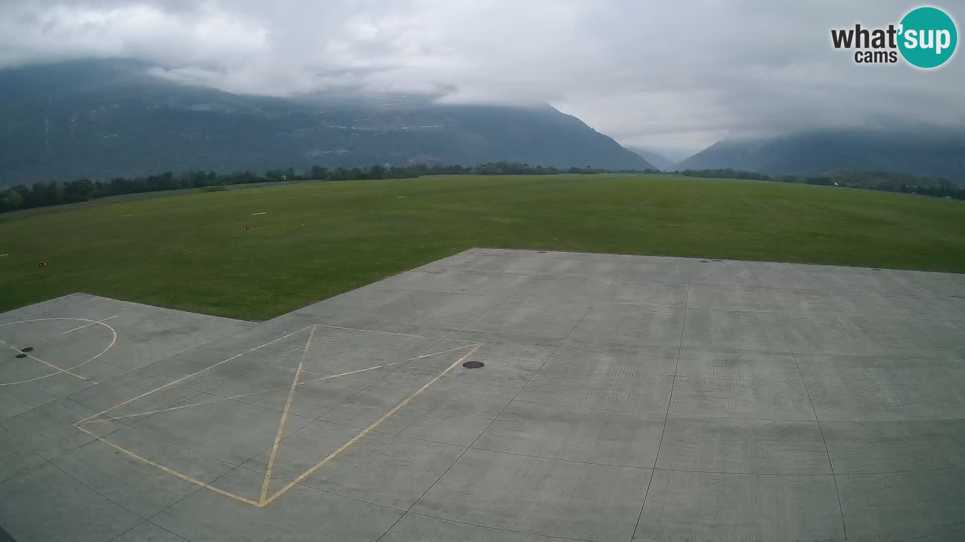 Webcam aereoporto di Bovec (Plezzo) – Vista verso il Kanin