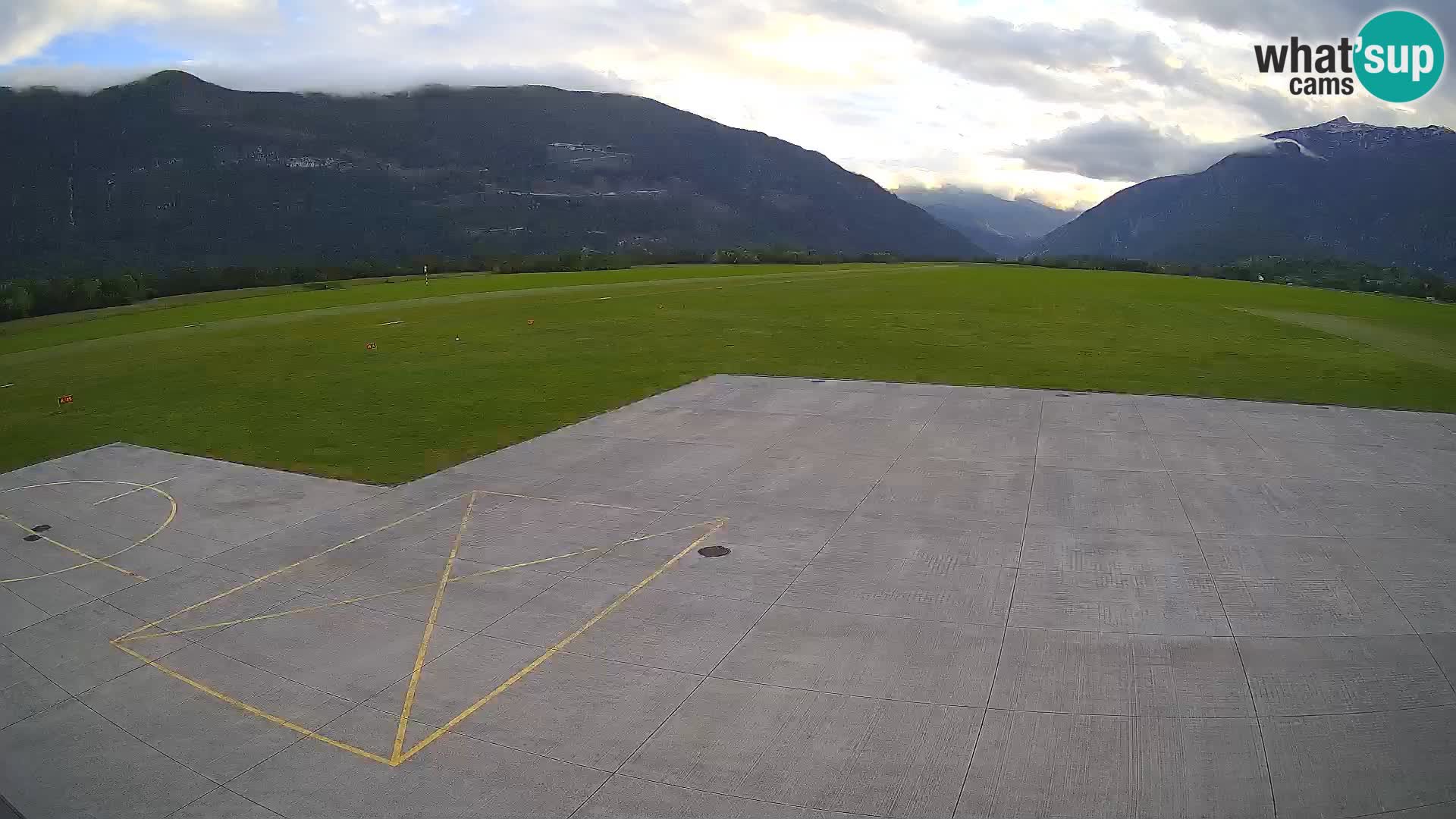 Webcam aereoporto di Bovec (Plezzo) – Vista verso il Kanin