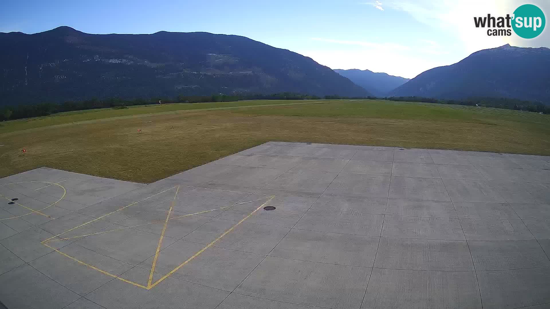 Webcam aereoporto di Bovec (Plezzo) – Vista verso il Kanin